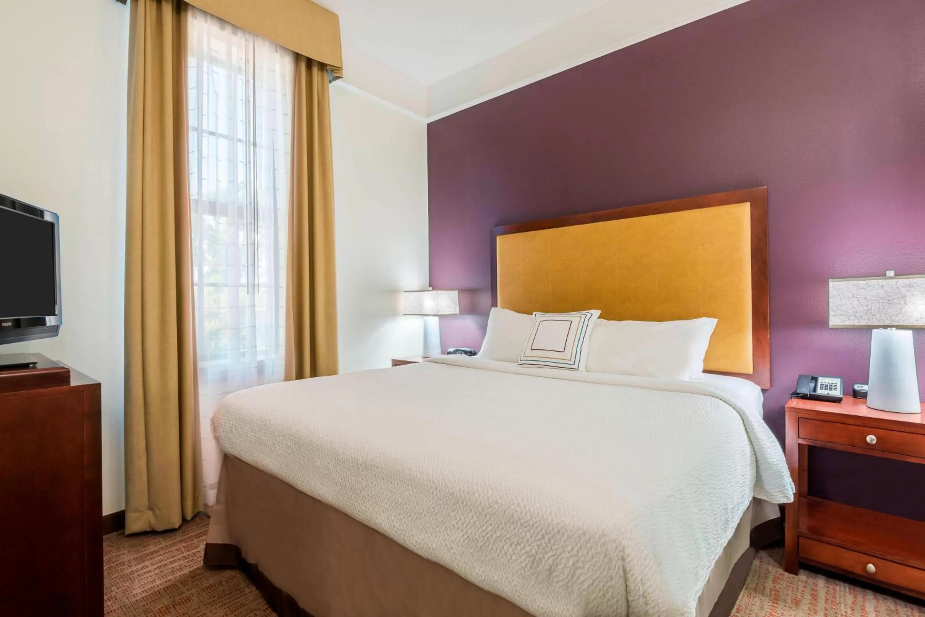 One-Bedroom King Suite with Sofa Bed in Residence Inn Savannah Downtown Historic District