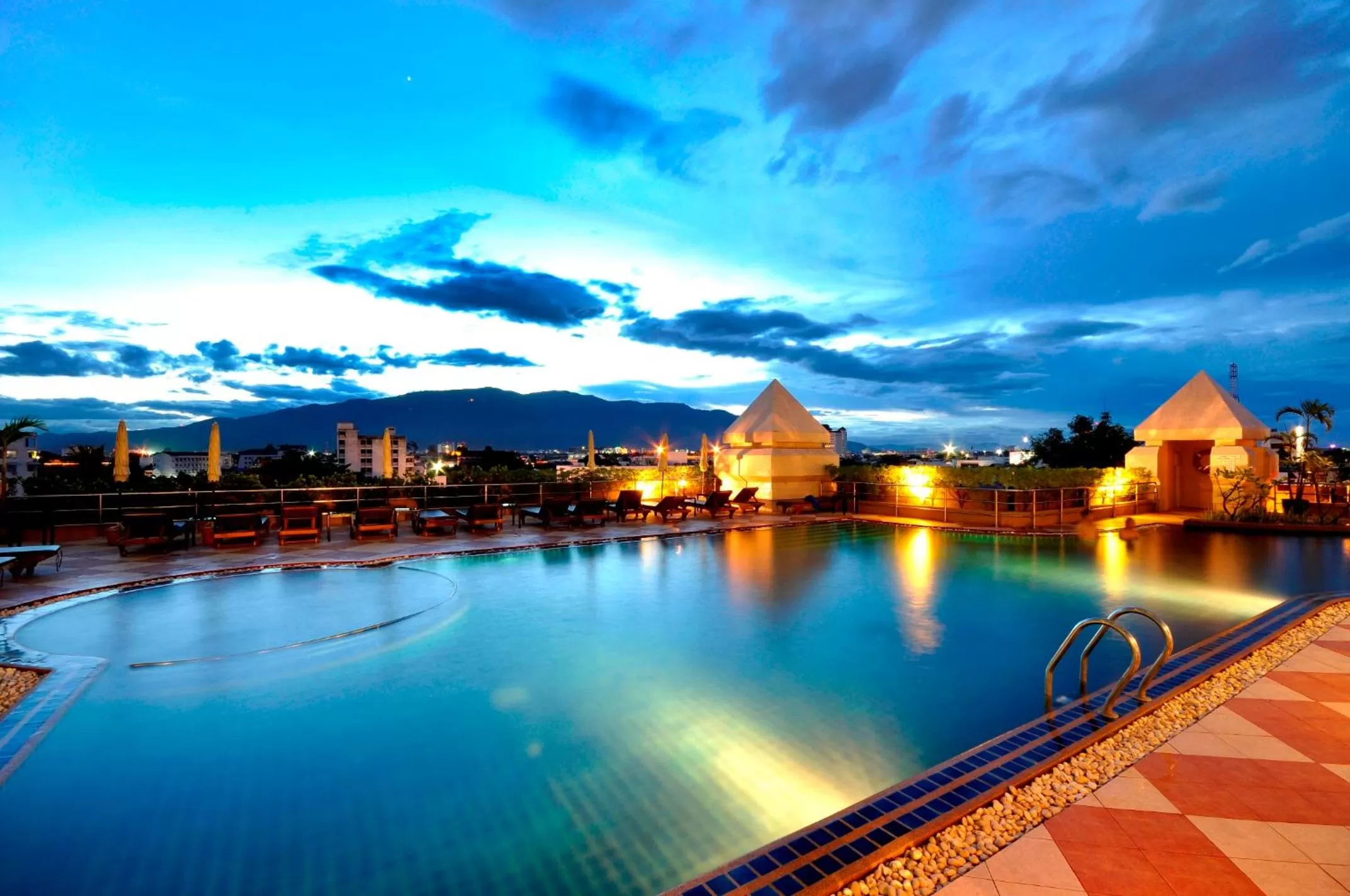 Swimming pool in Duangtawan Hotel Chiang Mai