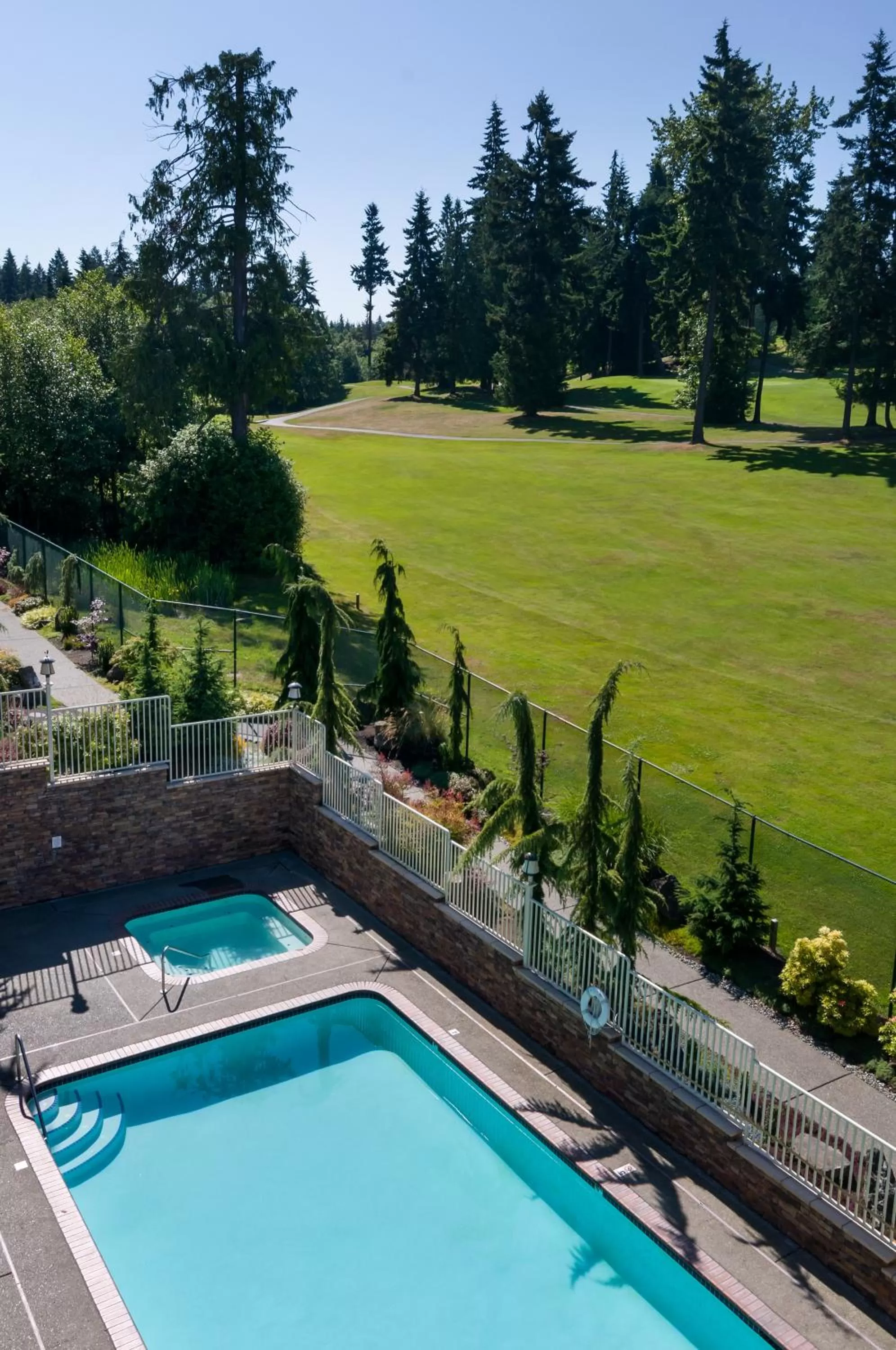 Area and facilities in Olympic Lodge by Ayres