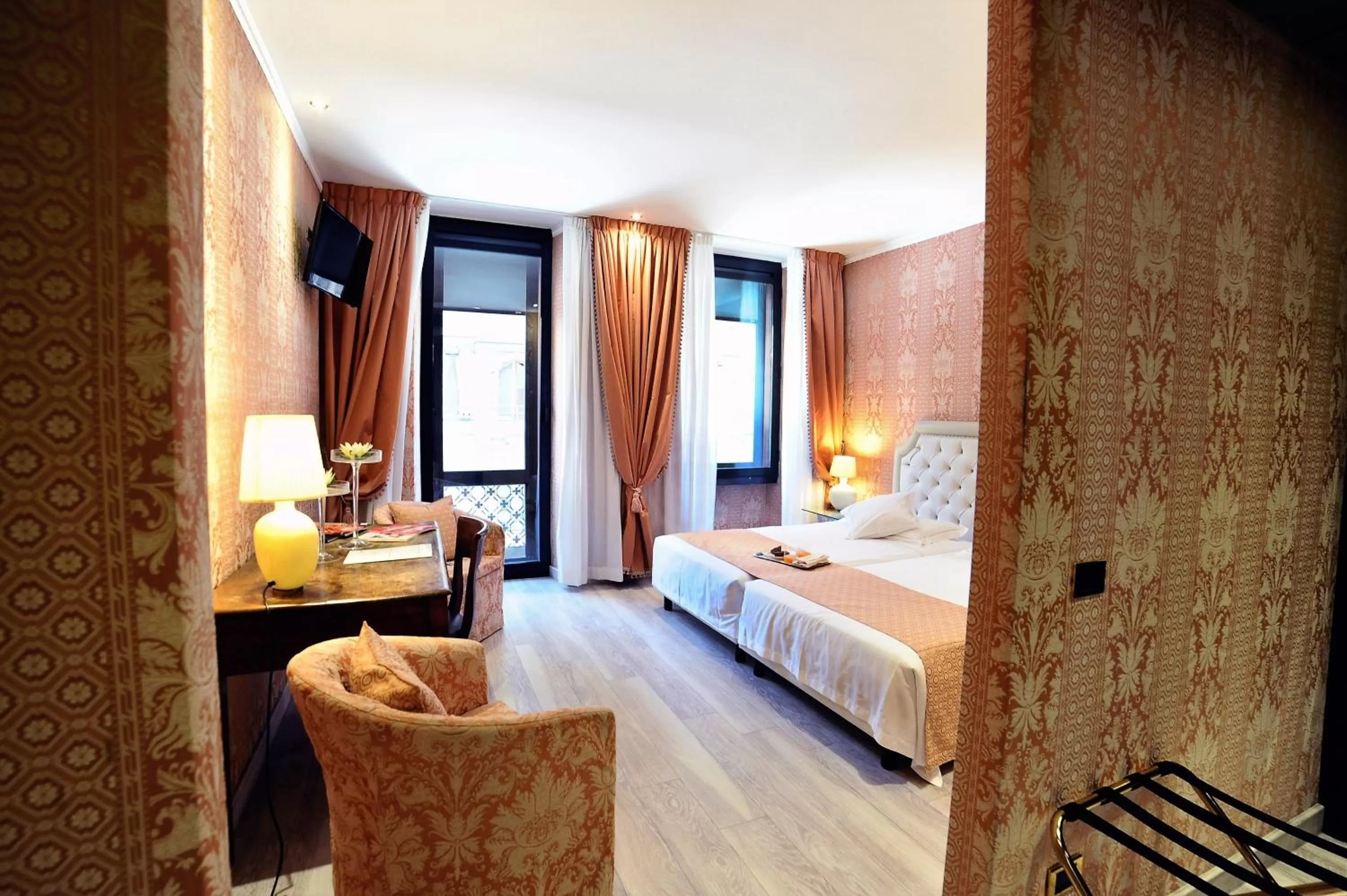 Bedroom, Bed in Hotel Pierre Milano