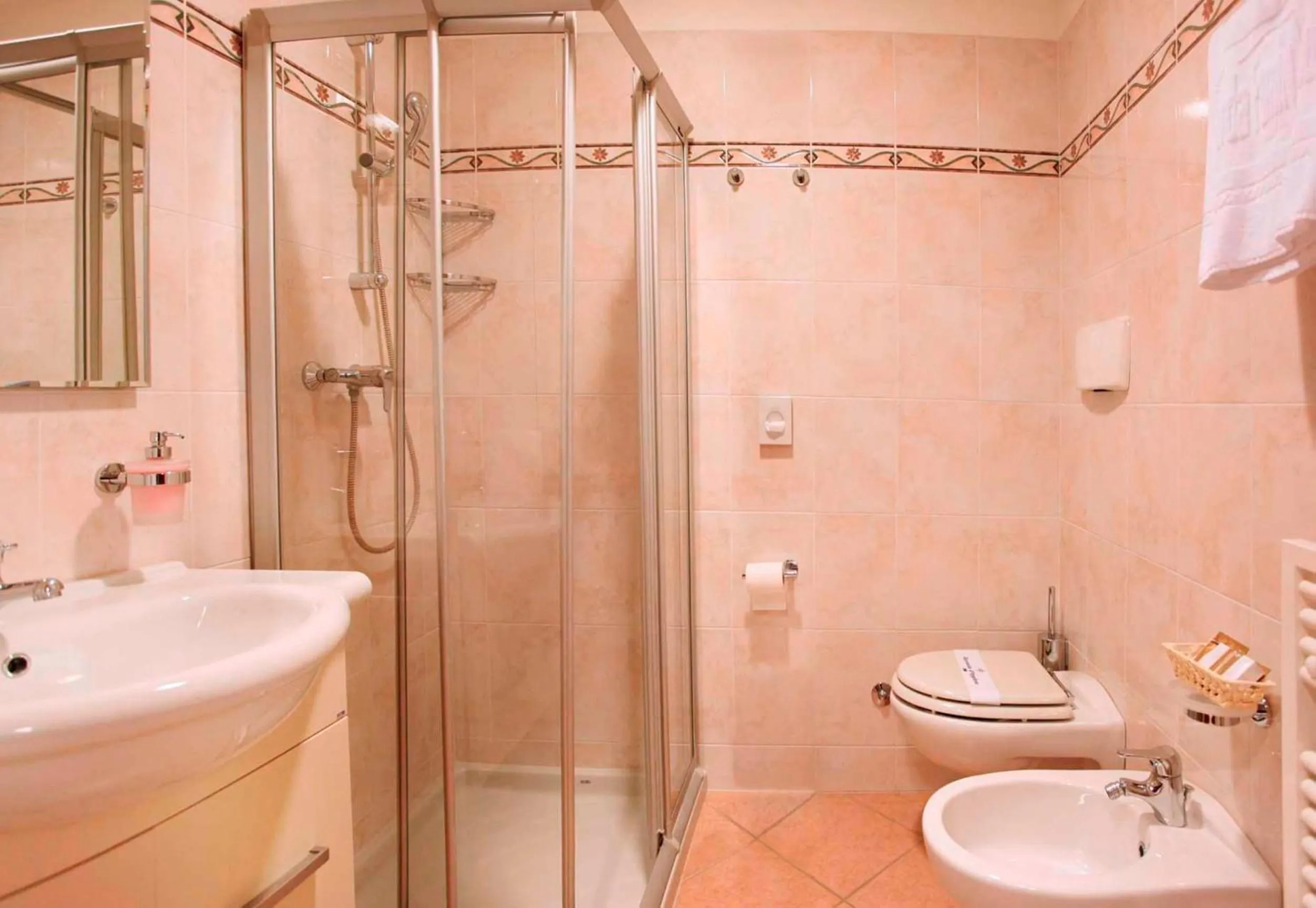 Toilet in Garda Family House