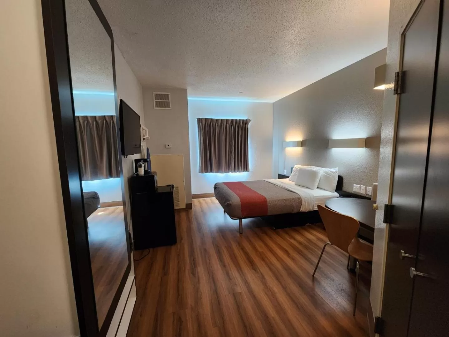 Bedroom, Bed in Motel 6-Biloxi, MS - Beach