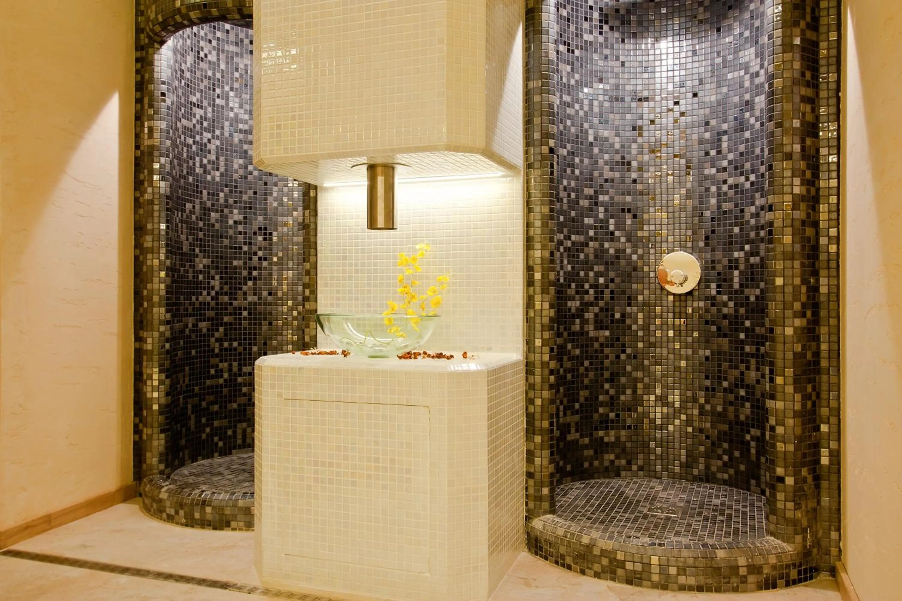 Spa and wellness centre/facilities in Earth & People Hotel & SPA - Free Parking & Swimming Pool