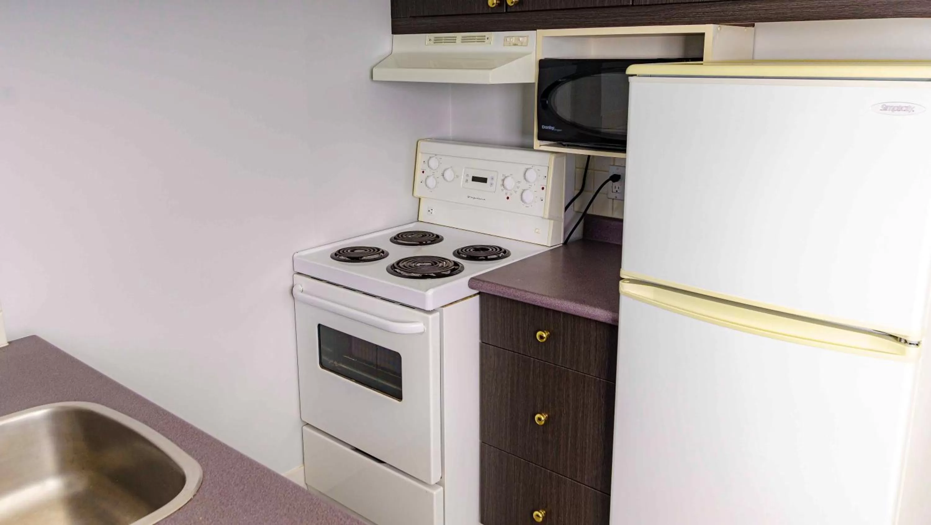 oven in Century Plaza Hotel