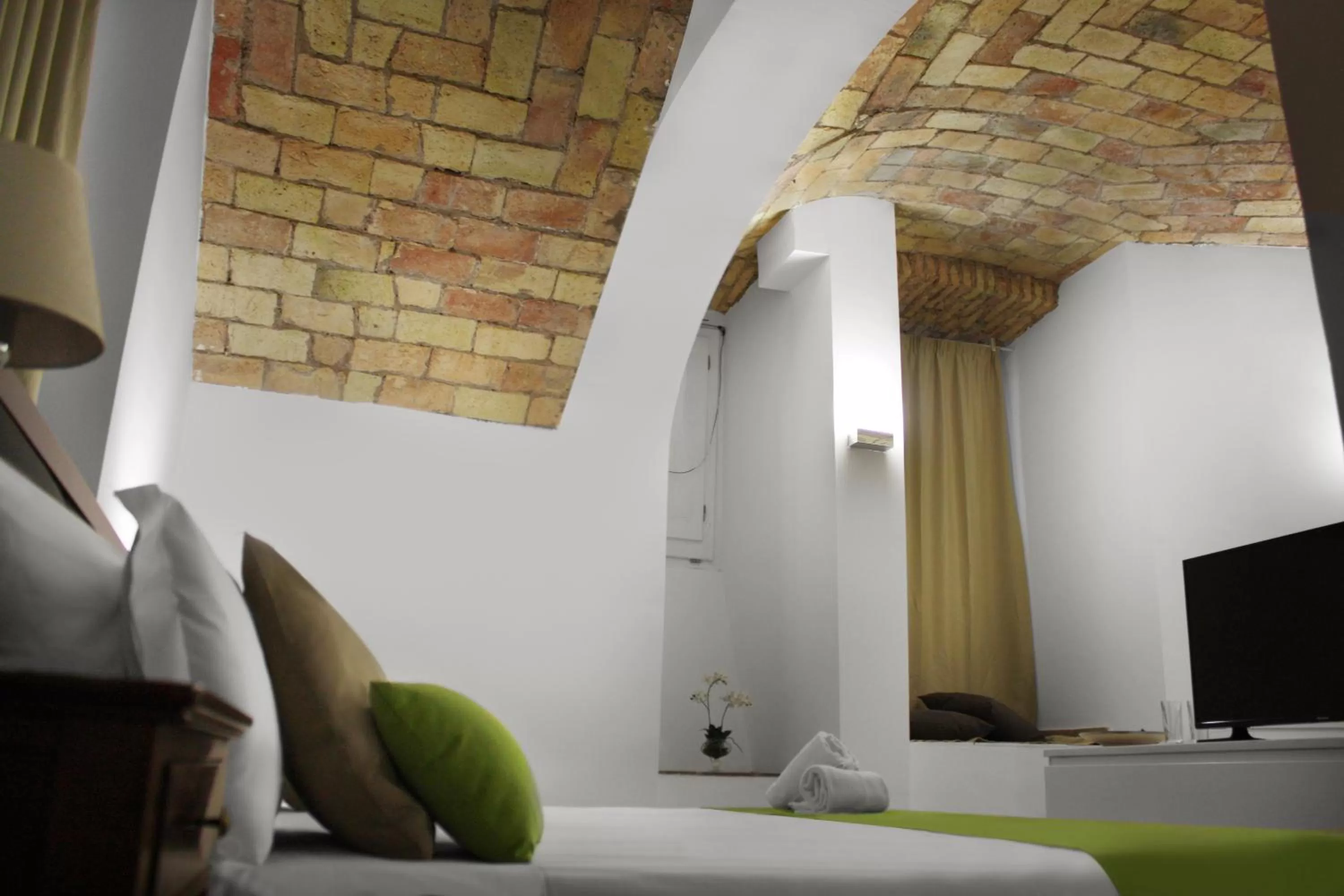 TV and multimedia, Bed in Roma Resort Colosseum