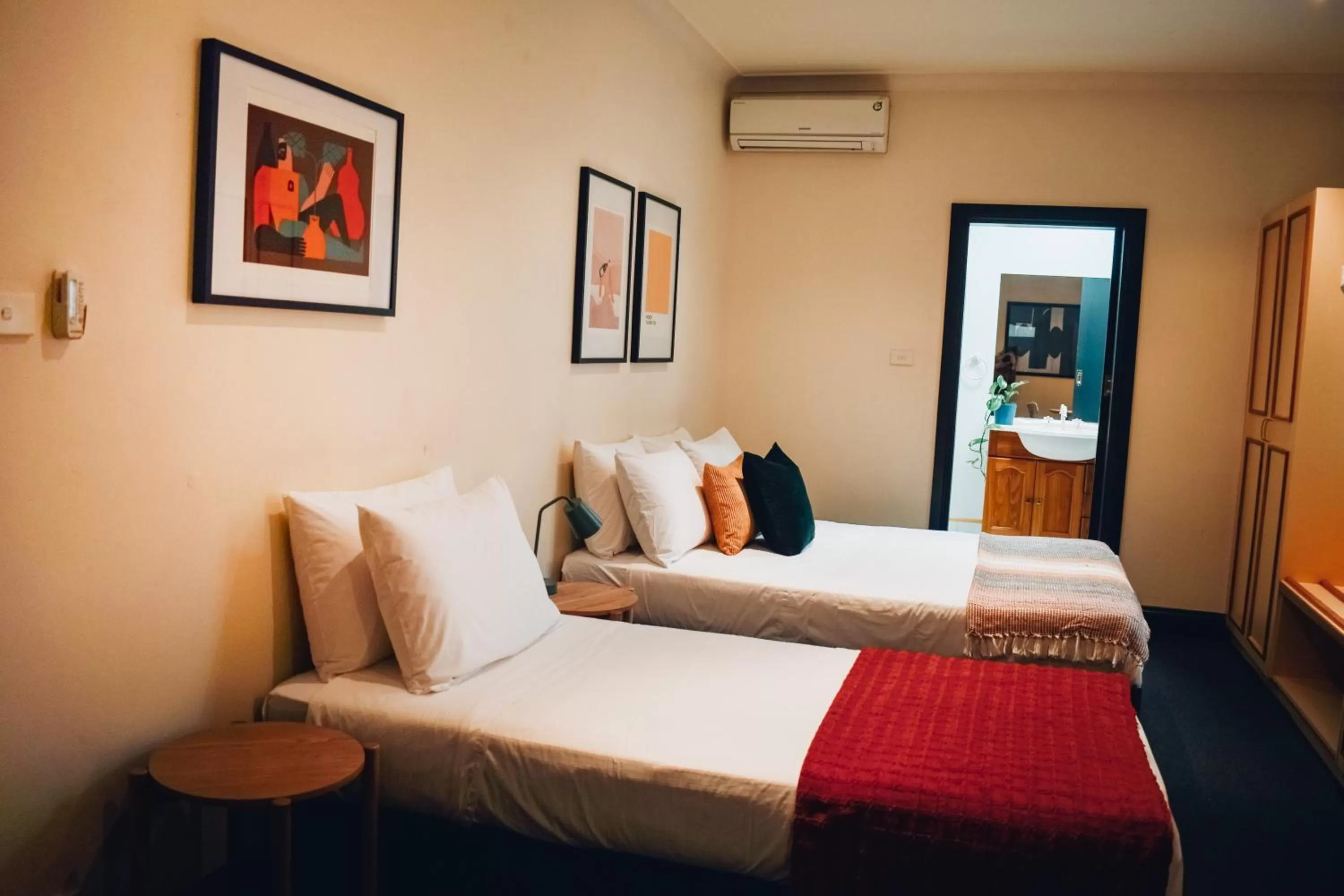 Bed in The Sherwood Hotel