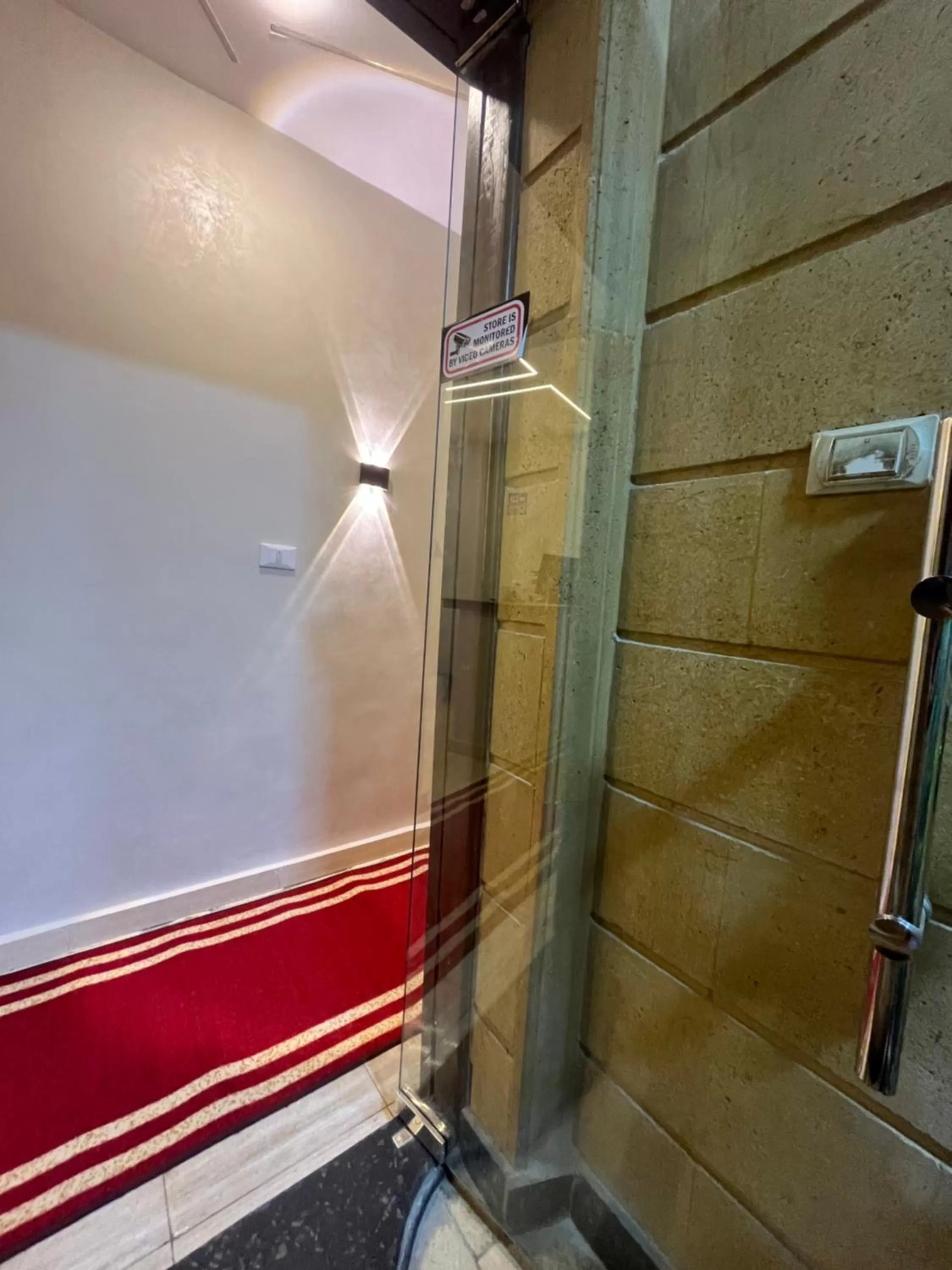 Facade/entrance, Bathroom in Crowne Pyramids view inn