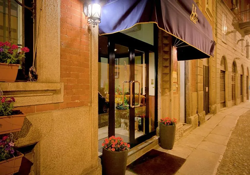 Facade/entrance in Genius Hotel Downtown