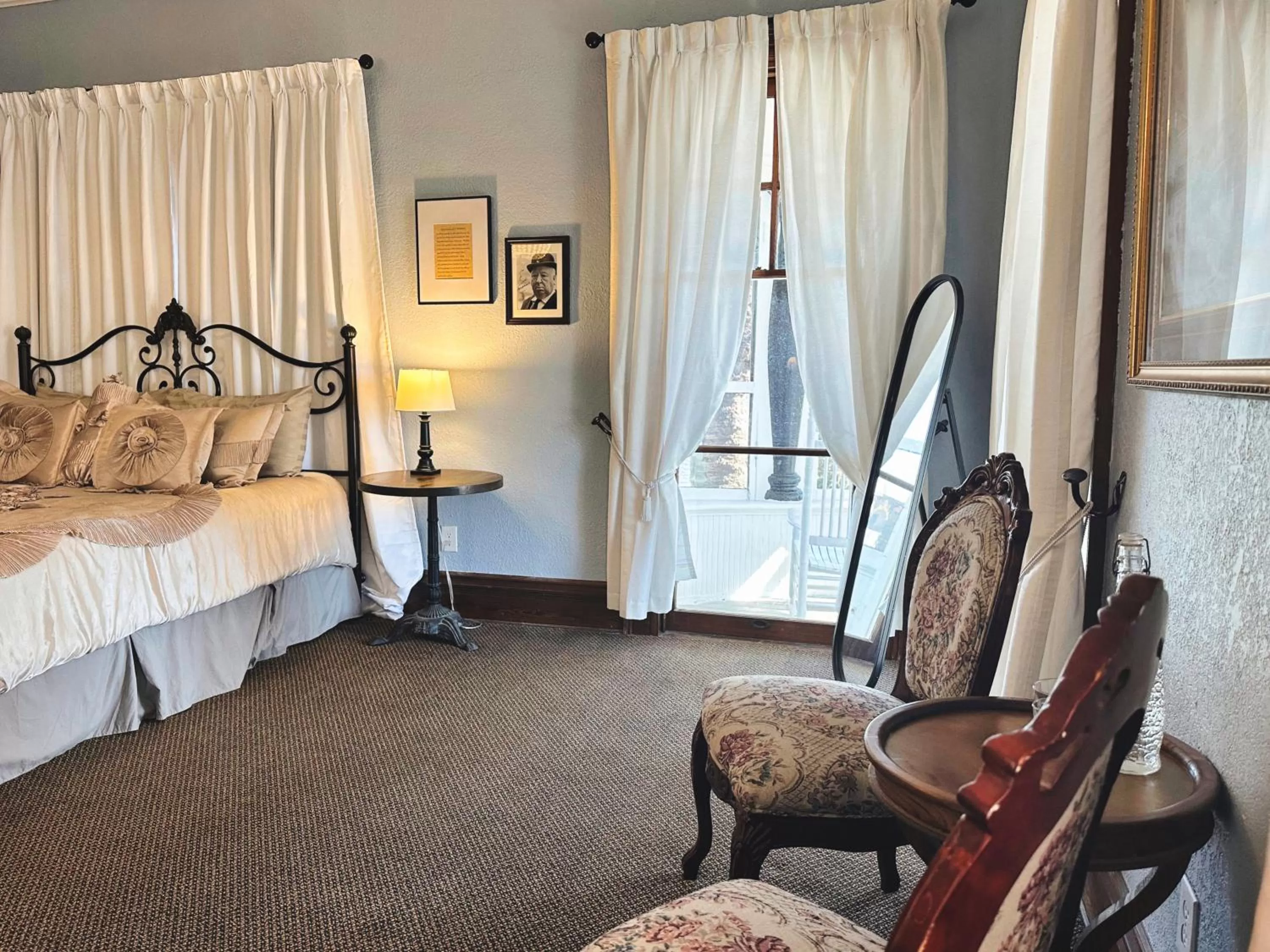 Seating area, Bed in The Mansion on 17th, formerly Schaefer Haus