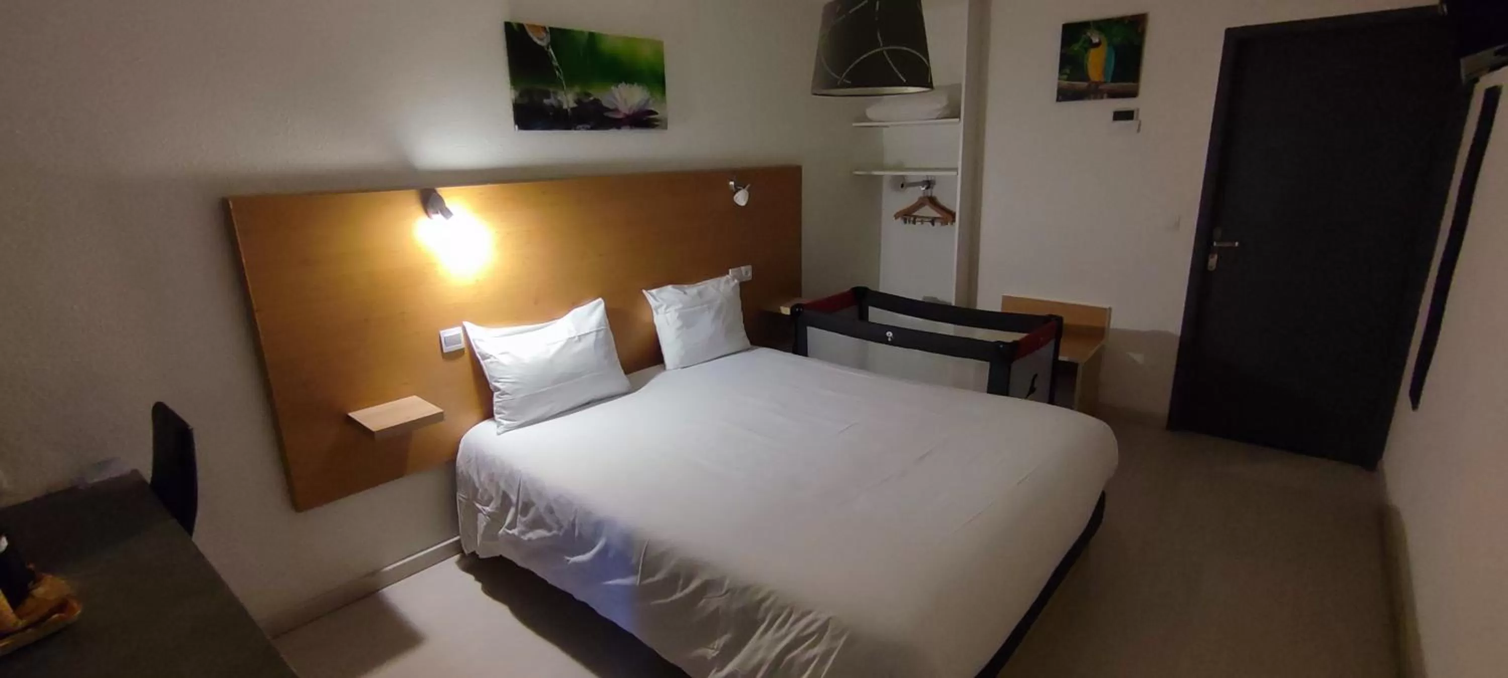 Bed in Hôtel Le 15 Périgueux proximité A 89