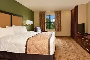 King Room - Non Smoking/Interior Hall/Pet Friendly in MainStay Suites Rochester South Mayo Clinic