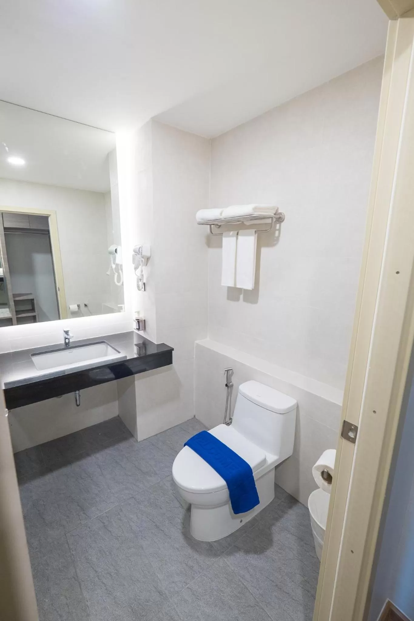 Toilet in Siri regent Hotel