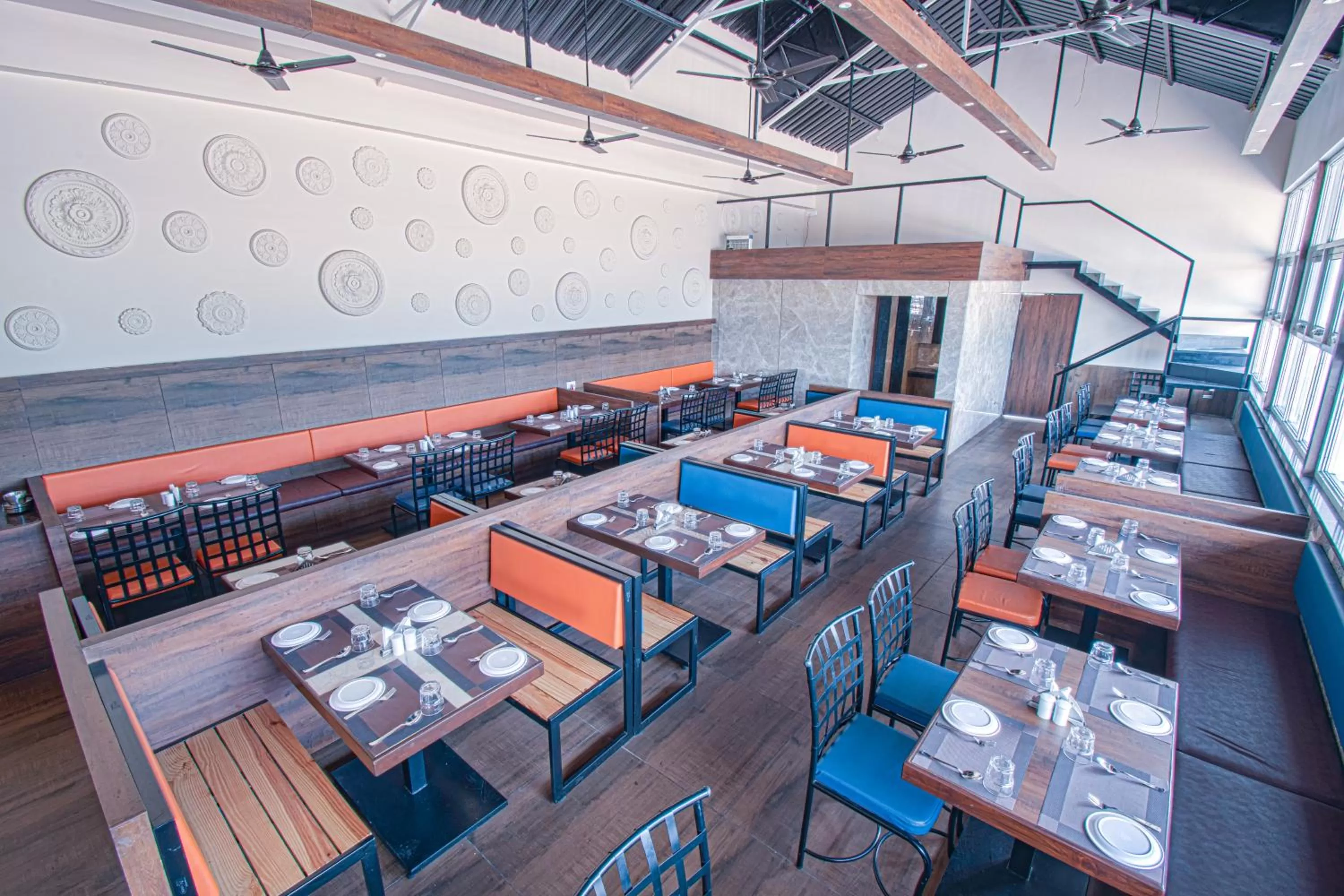 Restaurant/places to eat in Hotel Park Tree, NEAR 5 STAR MIDC, KANERIWADI, NH4 GOA HIGHWAY KOLHAPUR