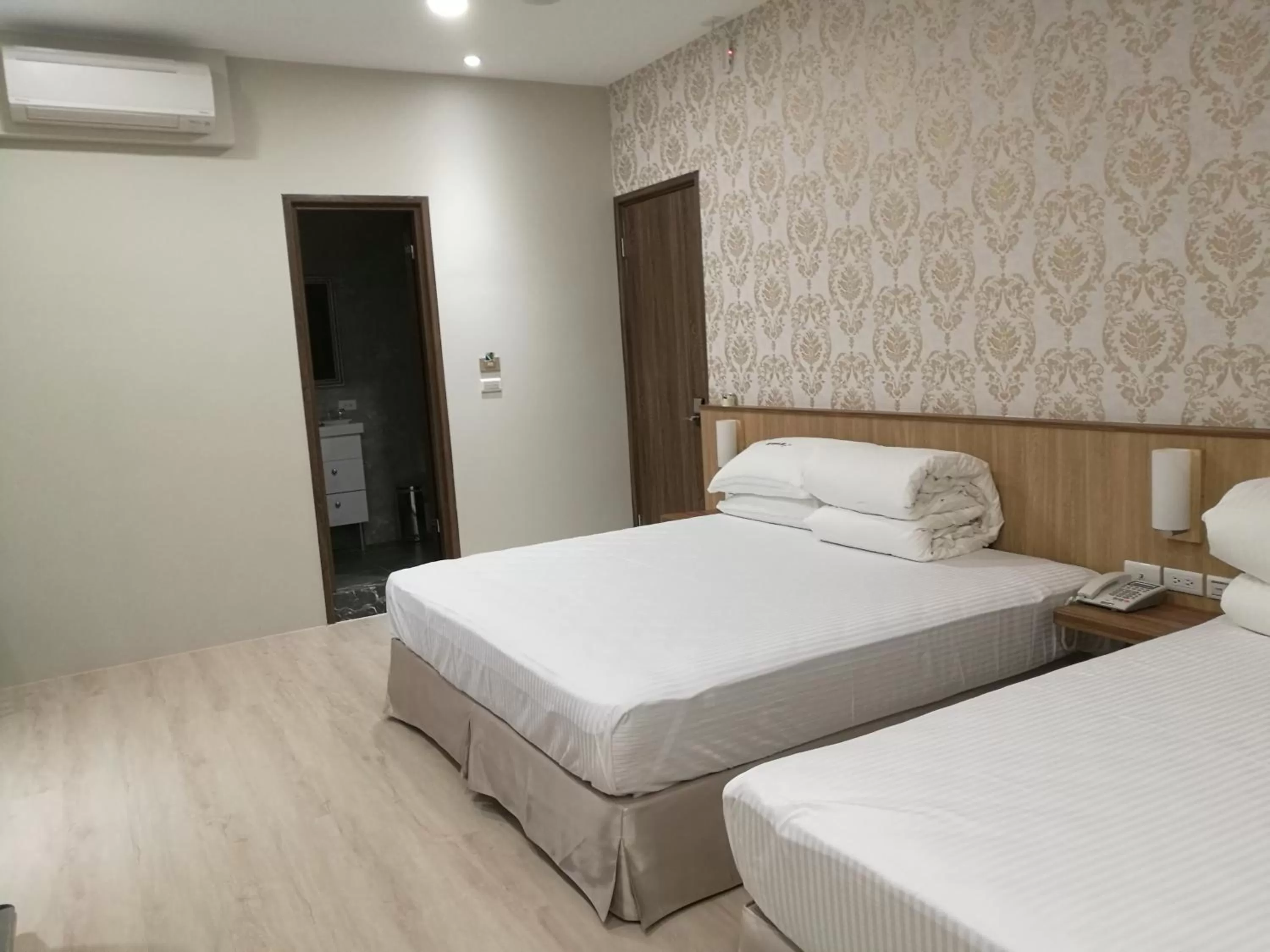 Decorative detail, Bed in 名竹旅社 Minzu Hotel