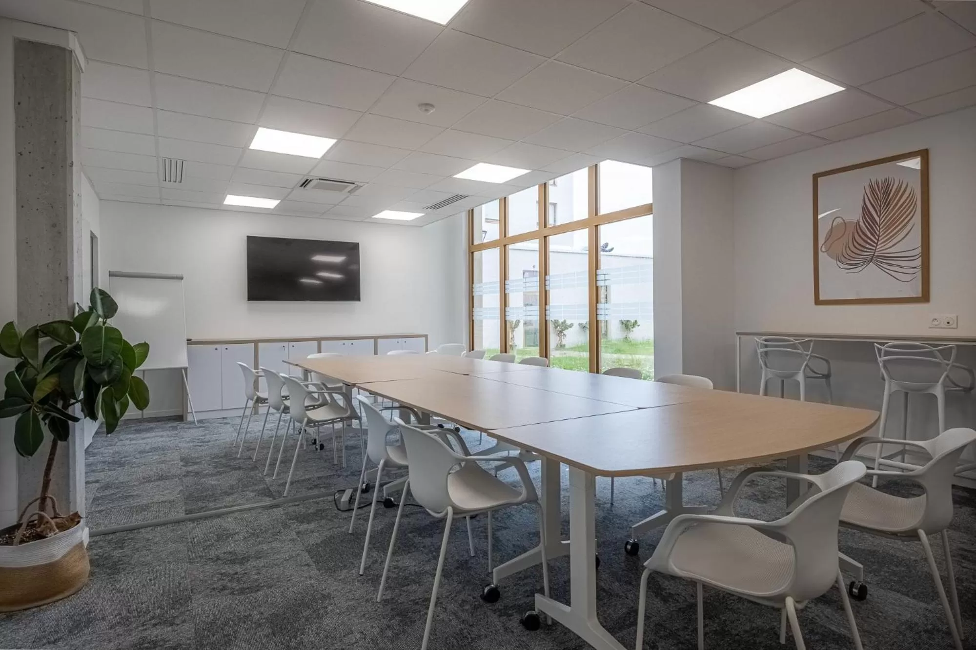 TV and multimedia in Hôtel Amiens Sud