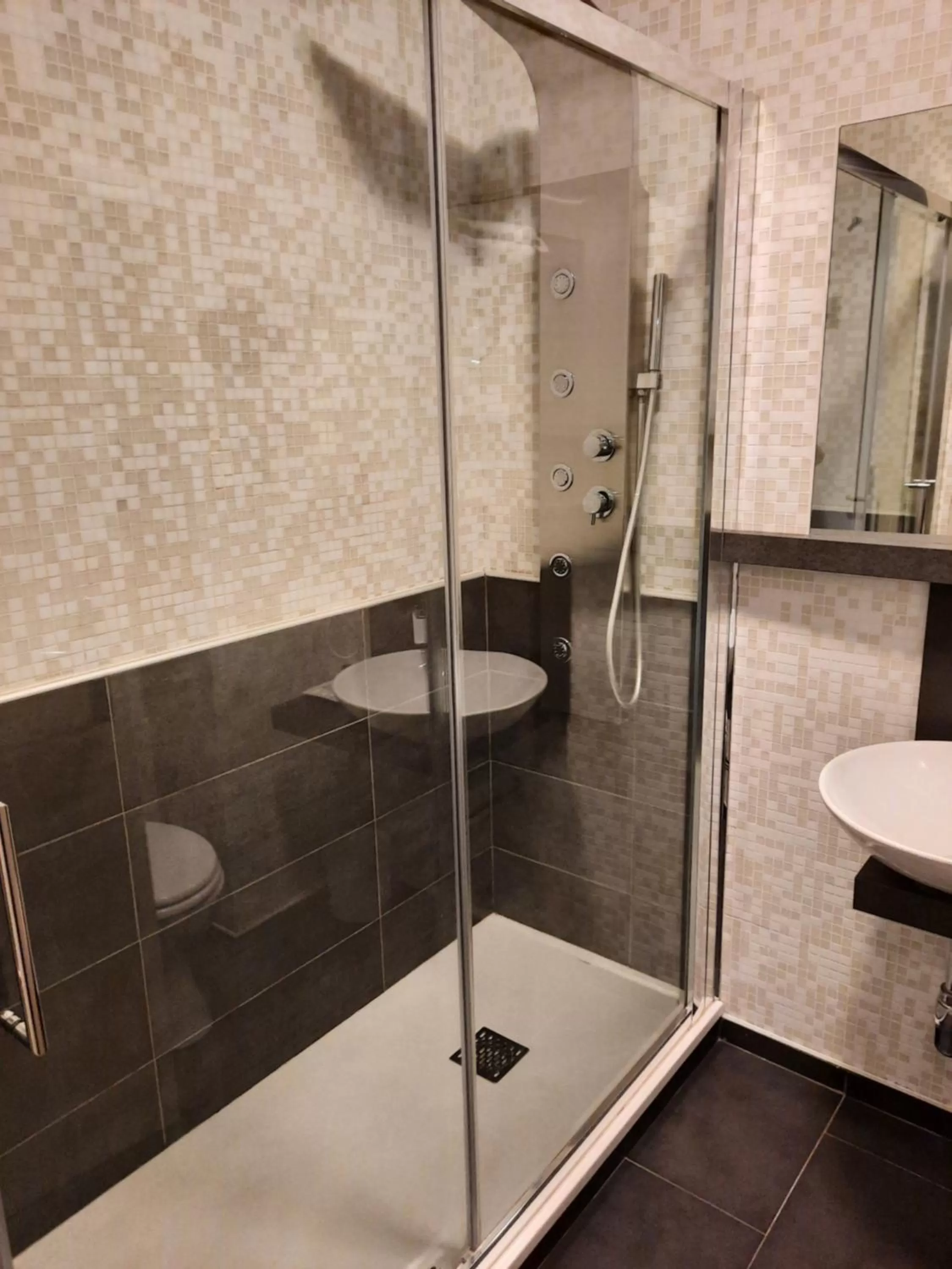 Bathroom in Best Western Hotel Continental