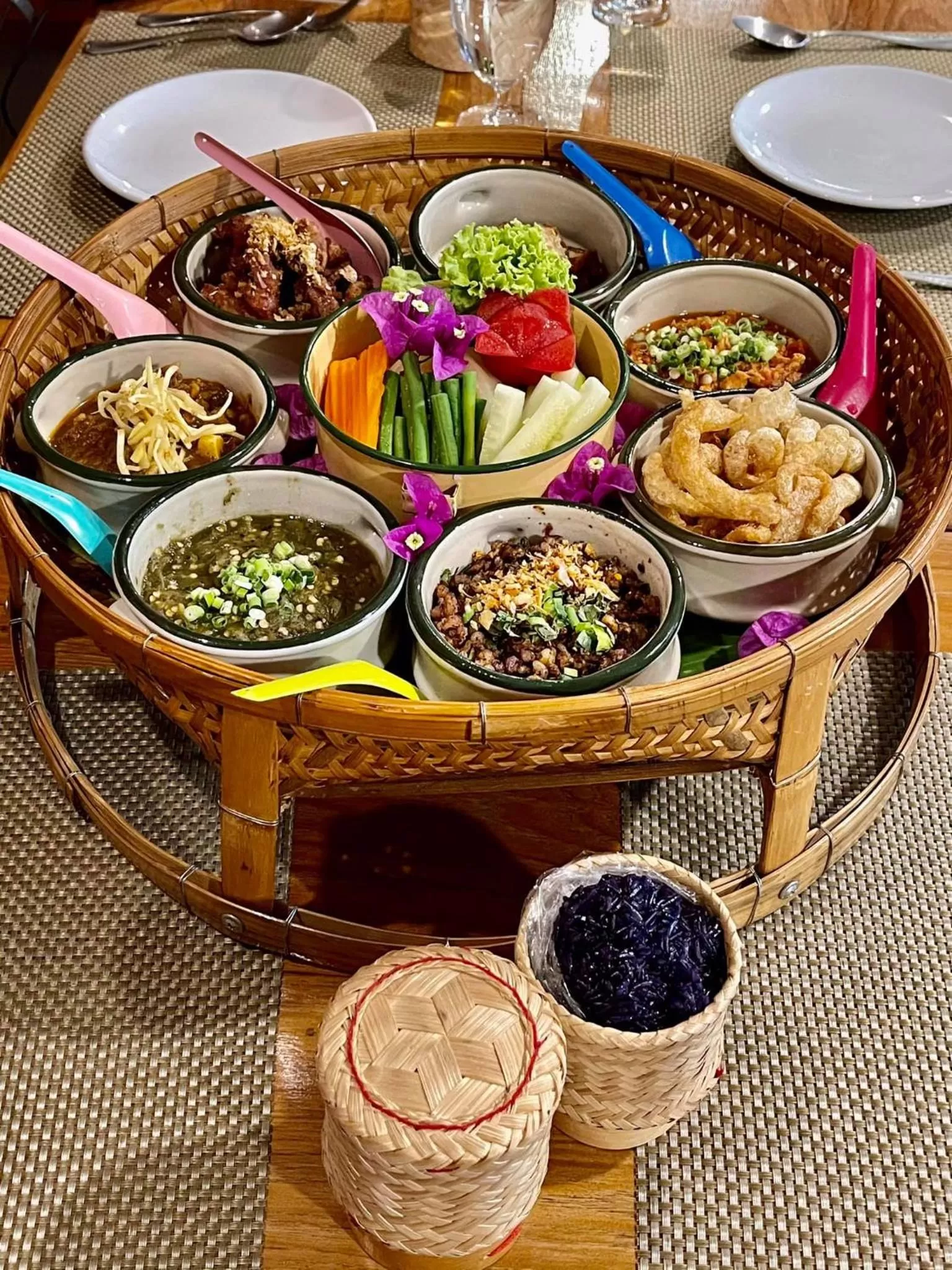 Restaurant/places to eat in Cmor Nimman by Recall Hotels