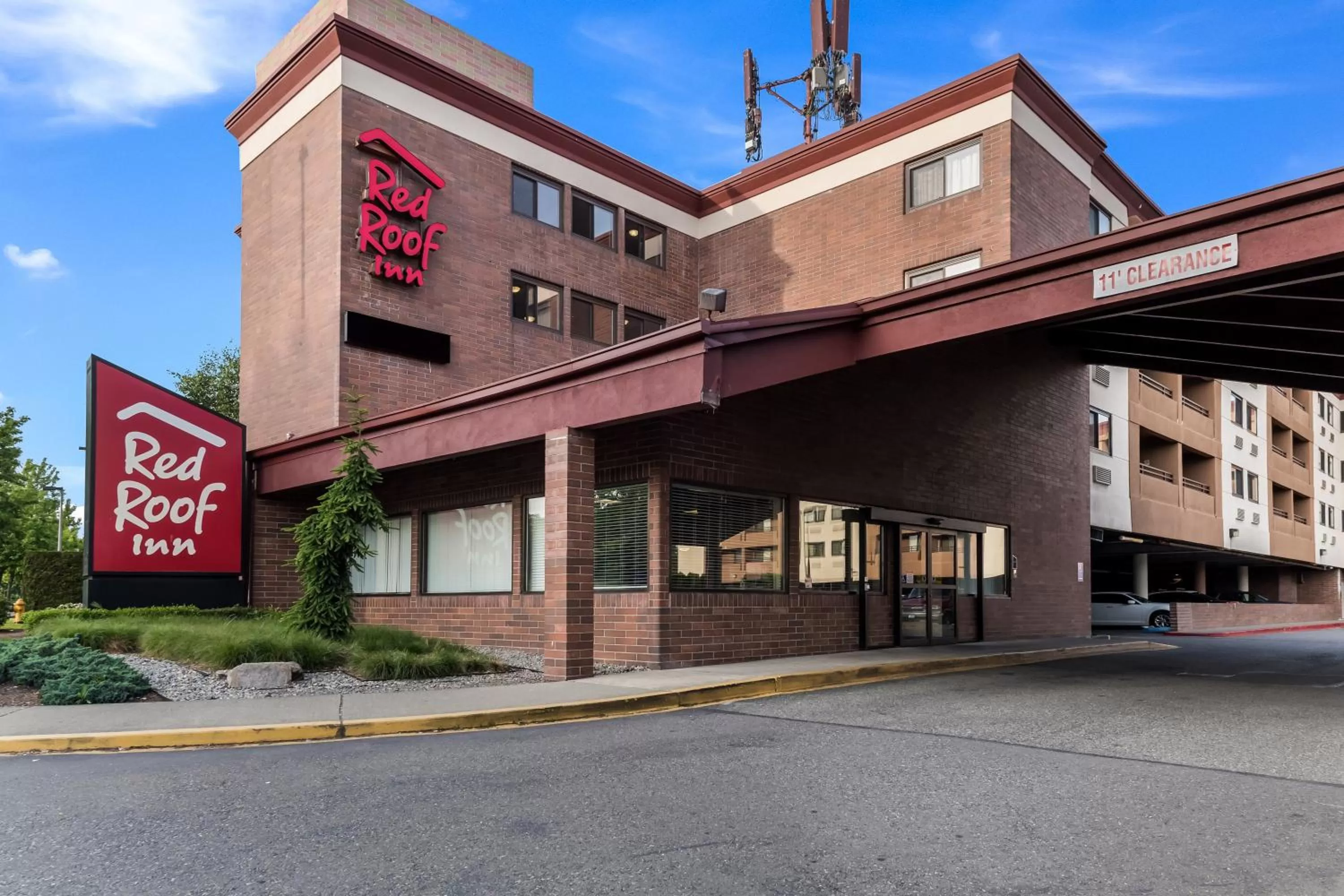 Property building in Red Roof Inn Seattle Airport - SEATAC
