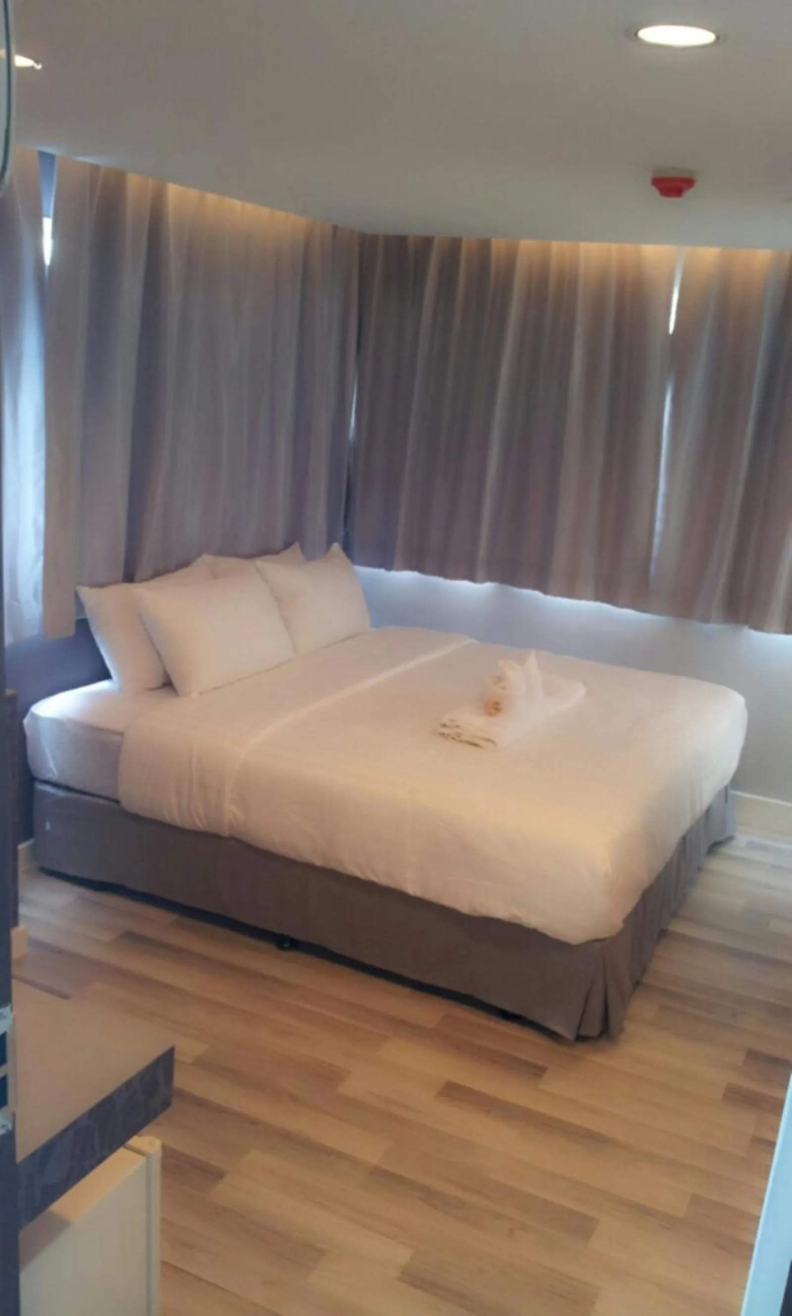 Photo of the whole room, Bed in Nantra Ploenchit hotel