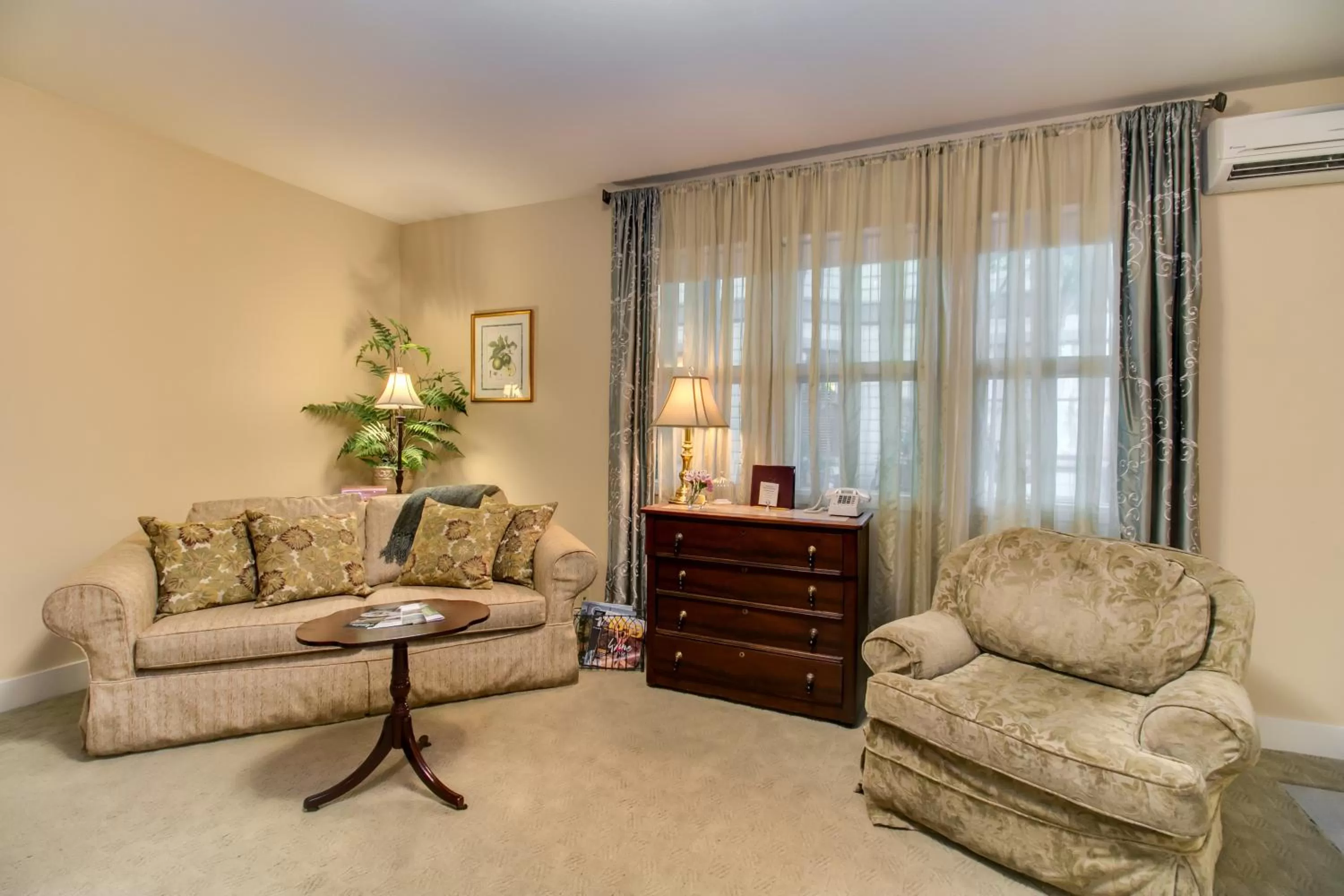 Seating area in Winchester Inn