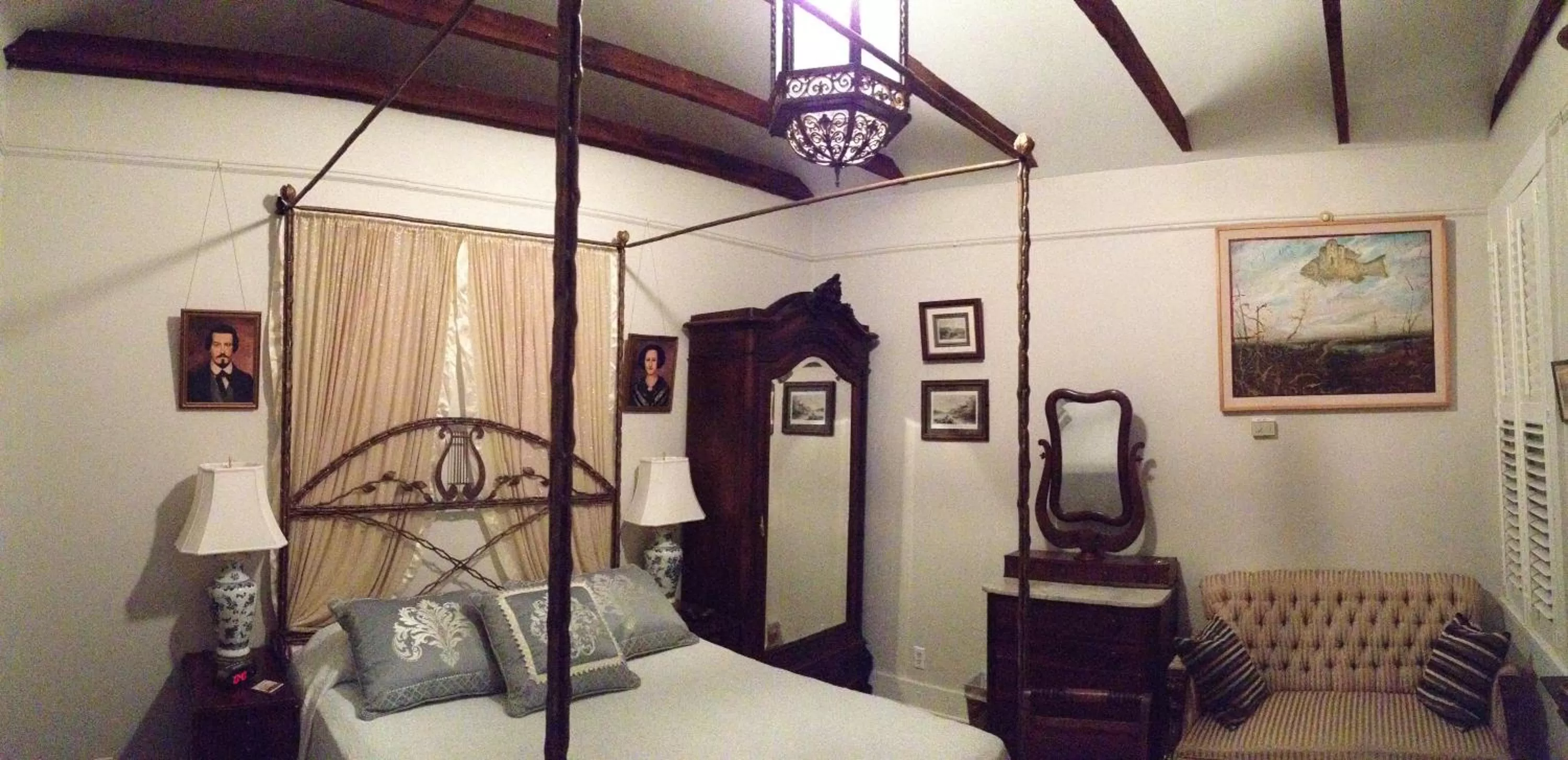 Photo of the whole room, Bed in Stone House Musical B&B