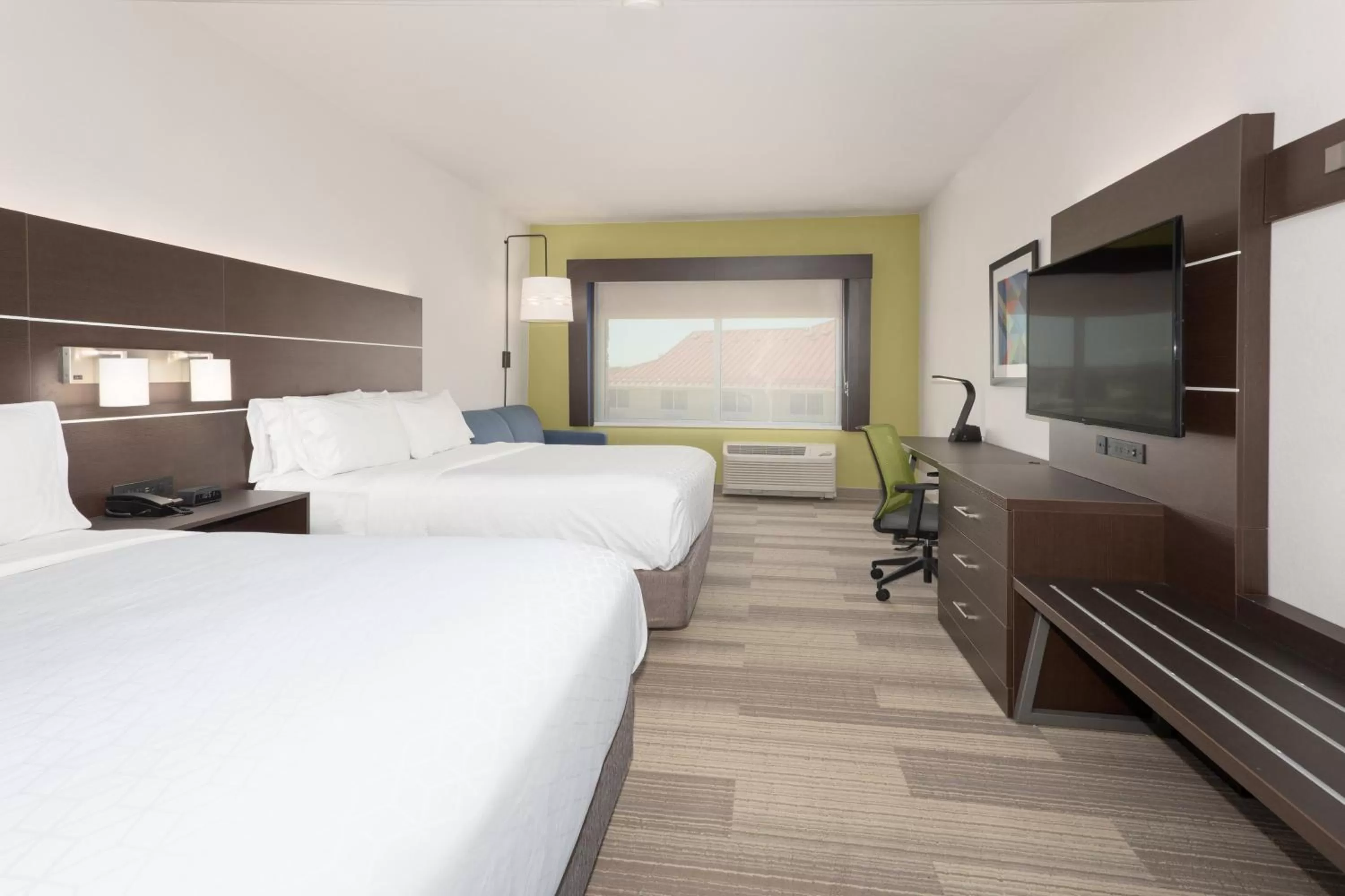Photo of the whole room, Bed in Holiday Inn Express & Suites - Firestone - Longmont by IHG