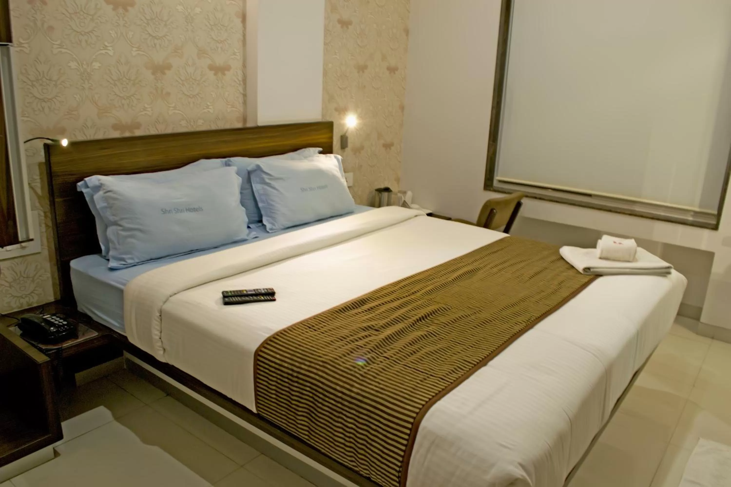 Bedroom, Bed in Hotel SRI SRI EXECUTIVE KOLHAPUR NEAR MAHALAXMI TEMPLE