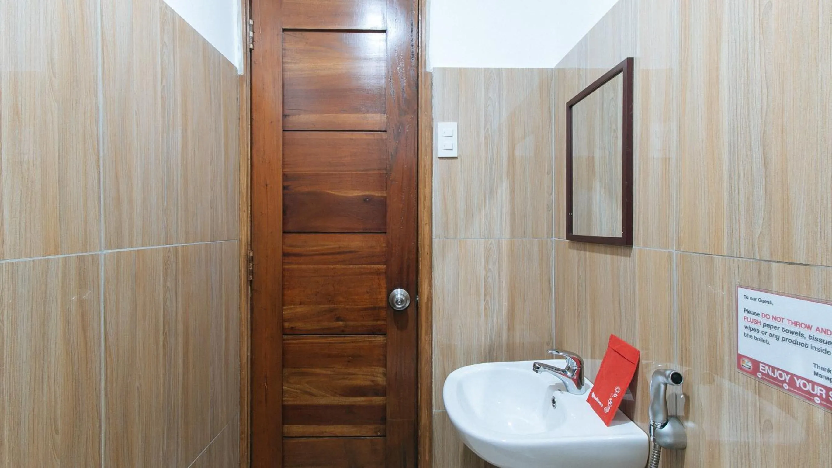 Bathroom in RedDoorz at DBuilders Rooms Ph1 Taguig