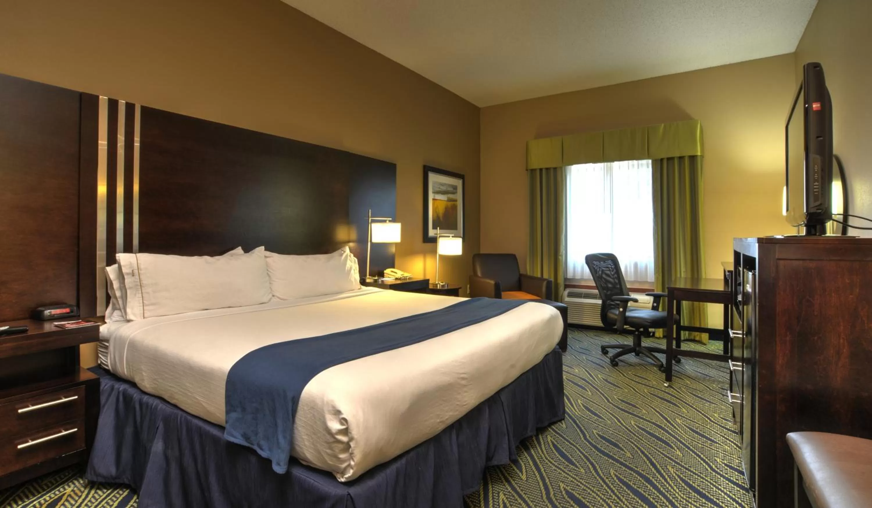 Day, Bed in Holiday Inn Express & Suites Midwest City by IHG