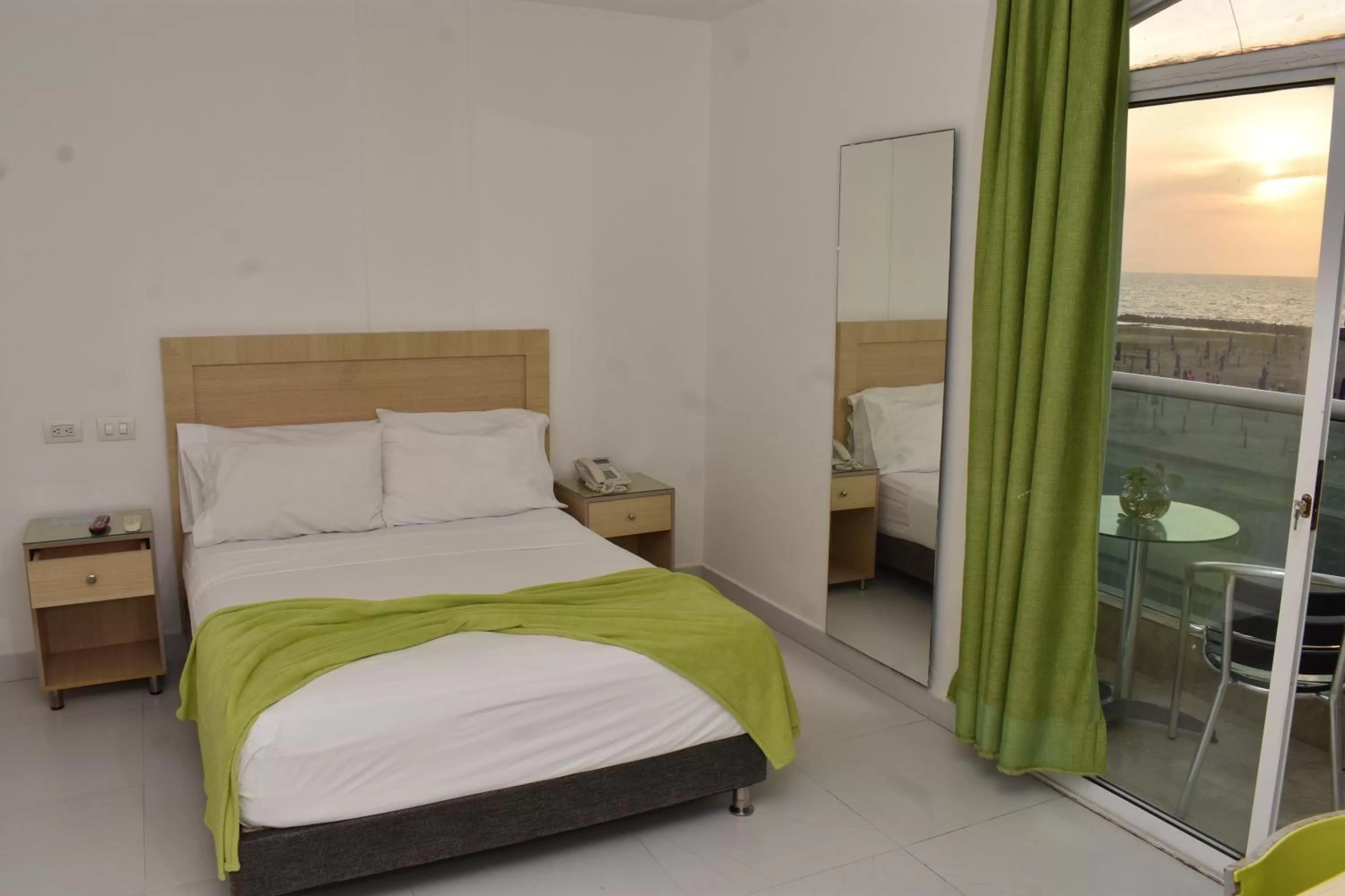 Sea view, Bed in Hotel Isla Capri