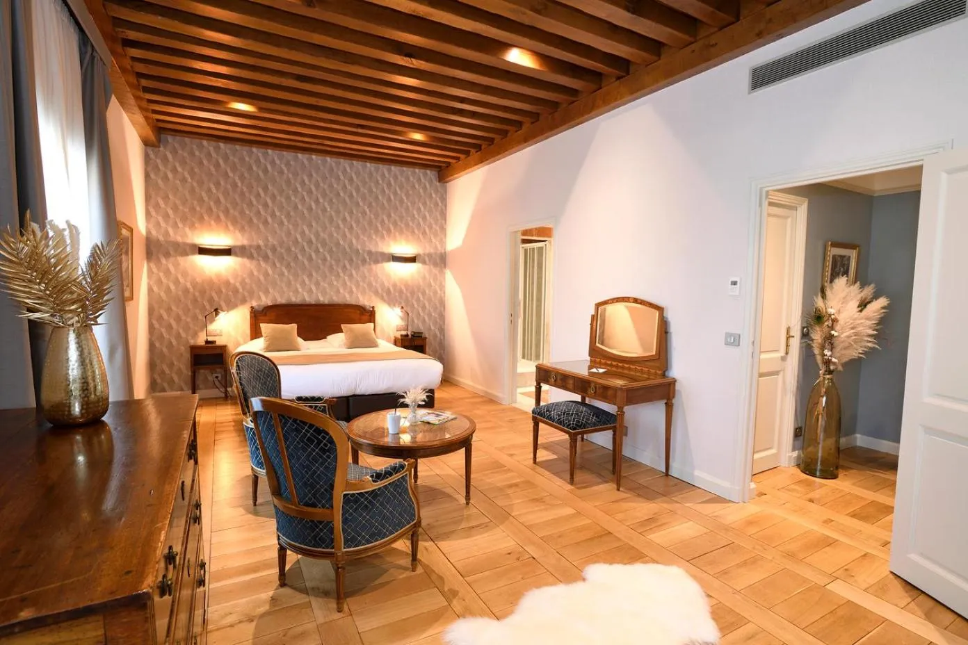 Photo of the whole room, Bed in Château de Pizay