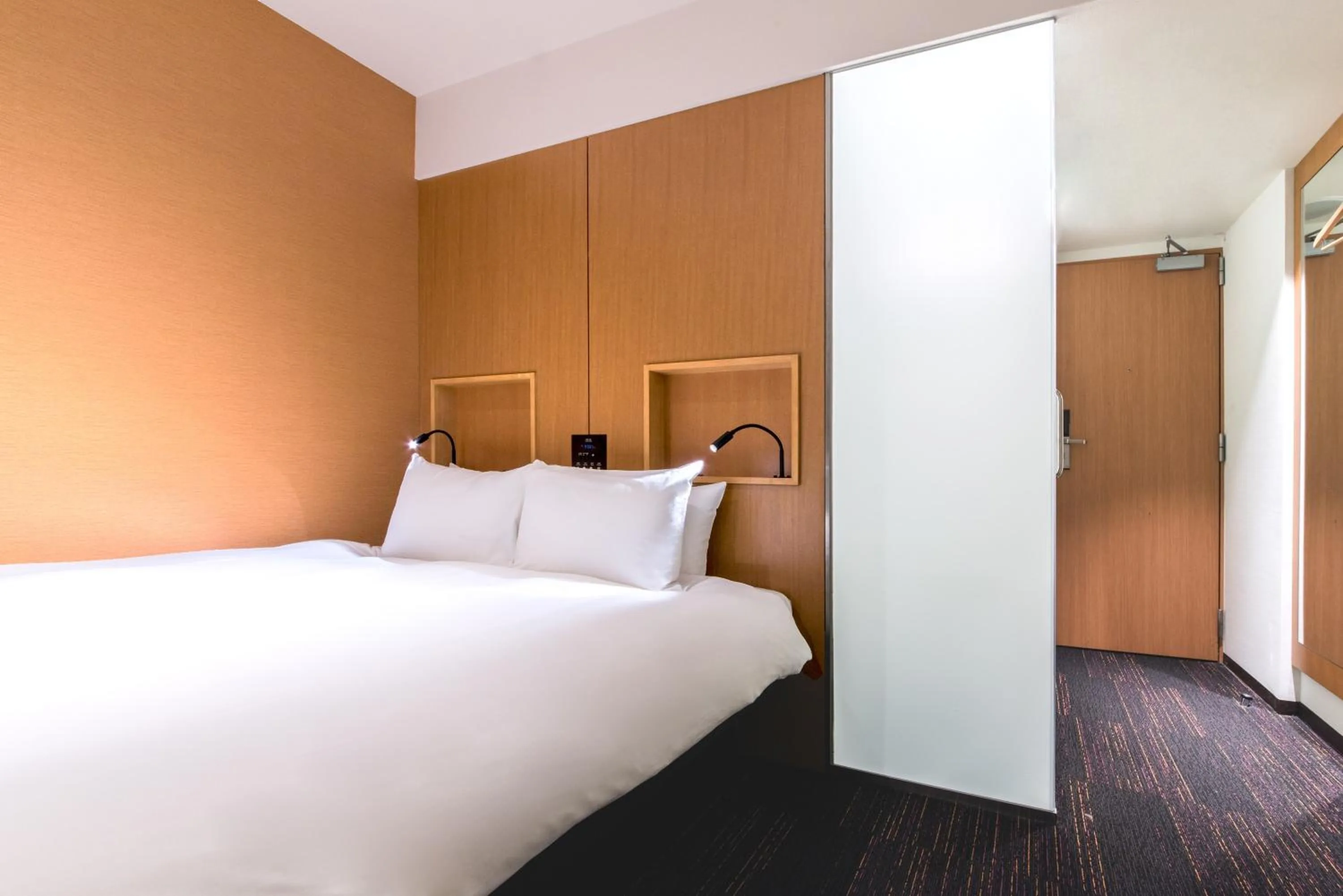 Bed in the b akasaka