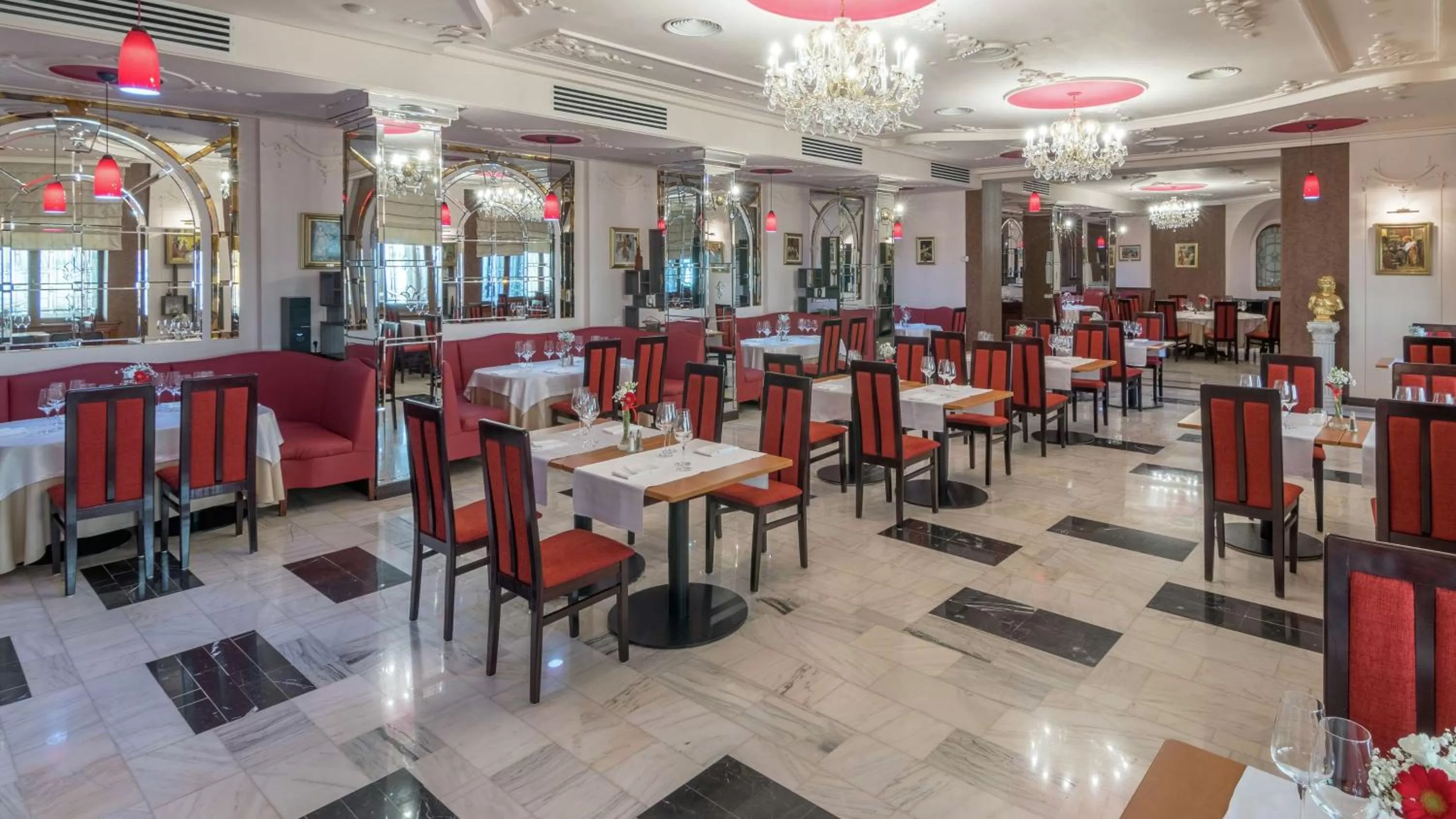 Restaurant/places to eat in Hilton Sibiu