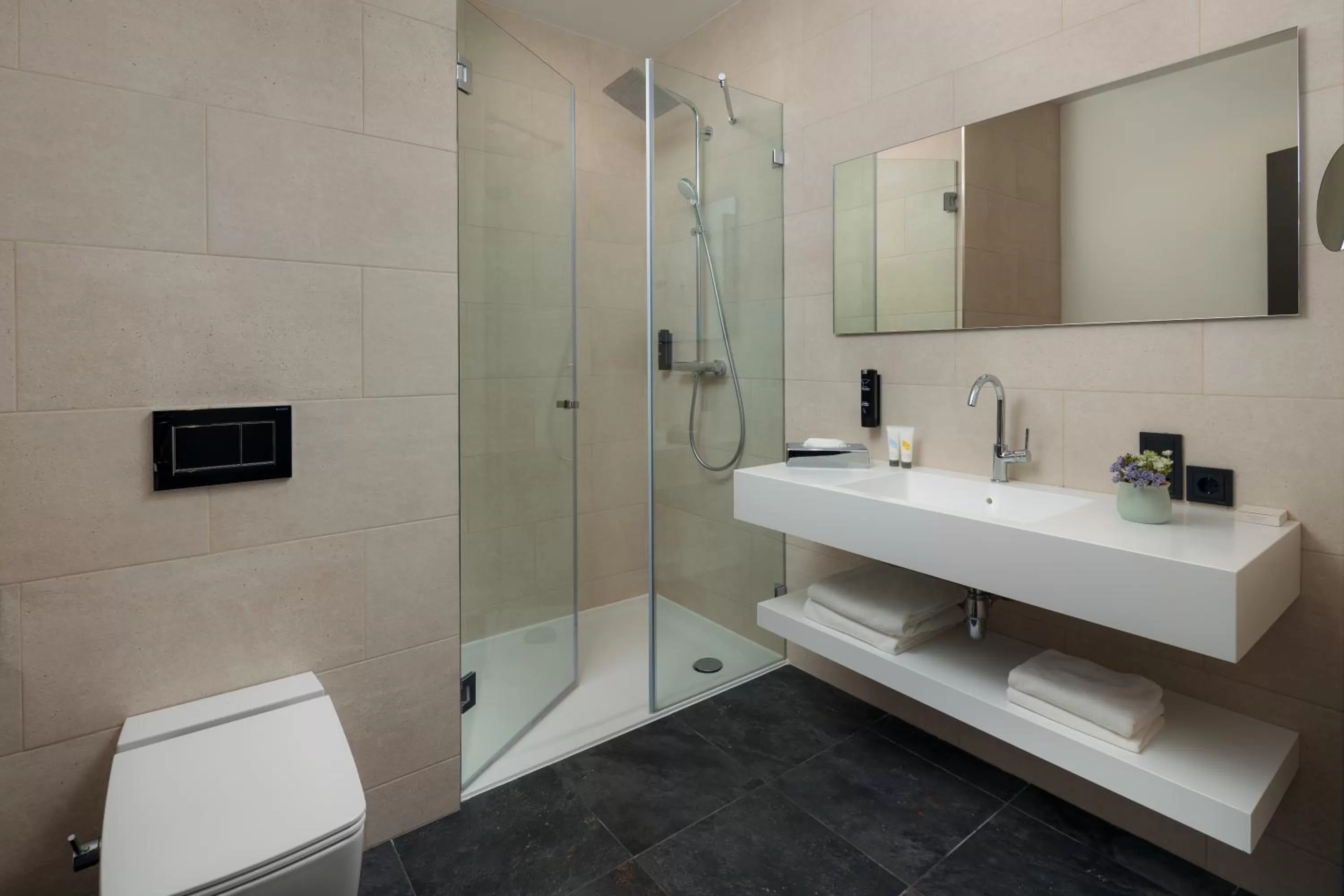 Toilet in mk hotel tirana