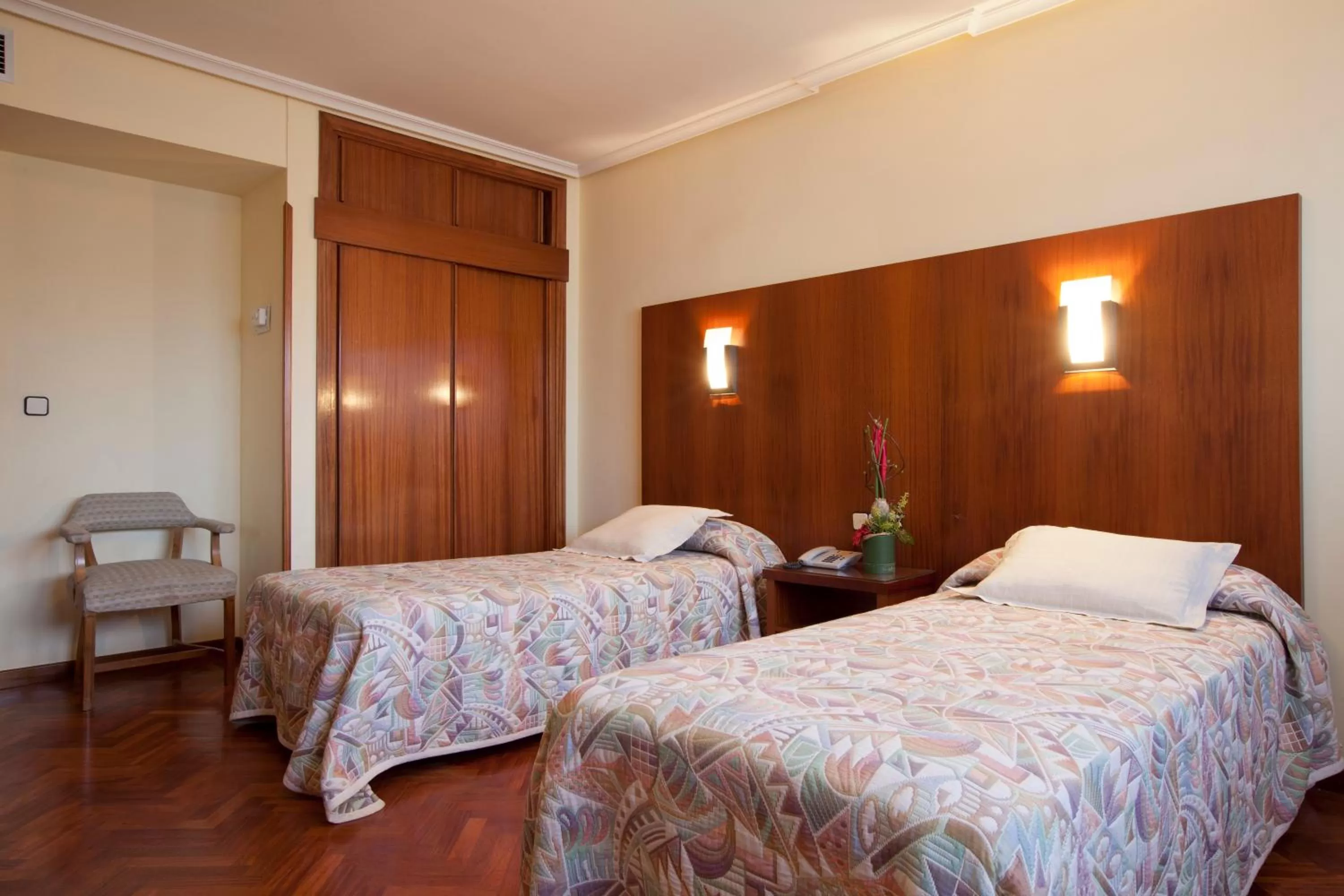 Bedroom, Bed in Hotel Galaico