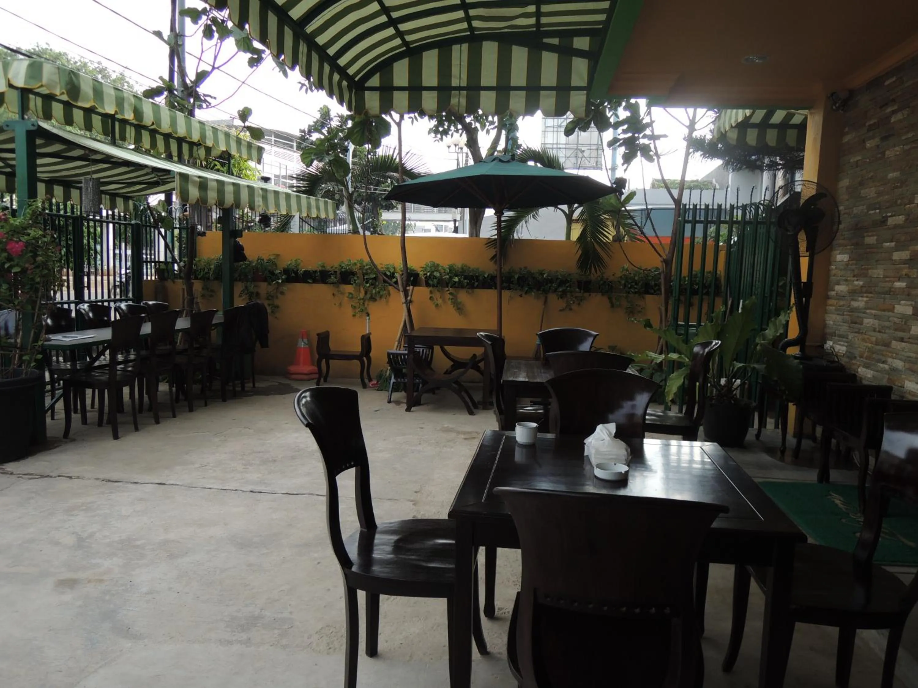 Restaurant/places to eat in Twins Hotel