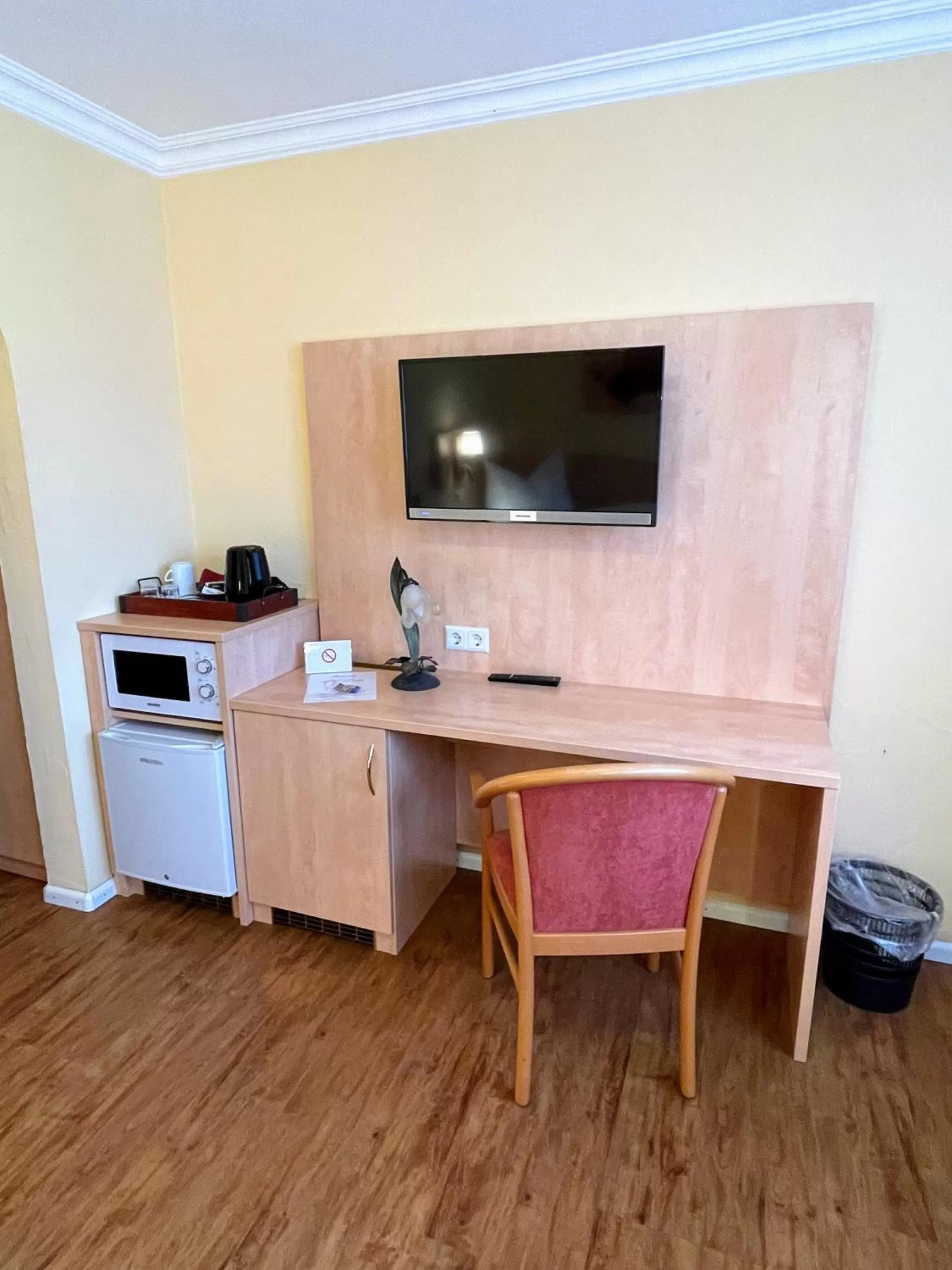 TV and multimedia, TV/Entertainment Center in zum Schwanen Garni