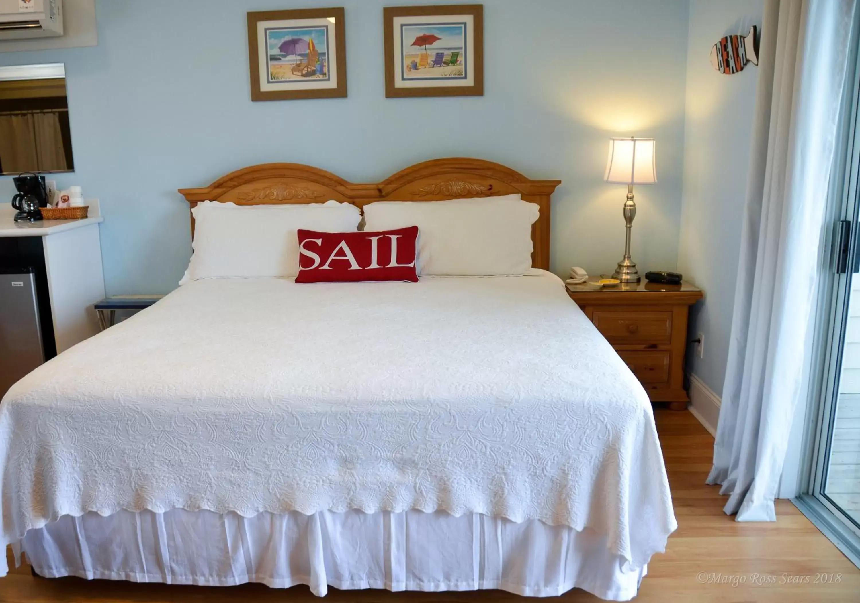 King Room with Roll-In Shower - Disability Access in The Sunset Inn King Room with Roll-In Shower - Disability Access in The Sunset Inn