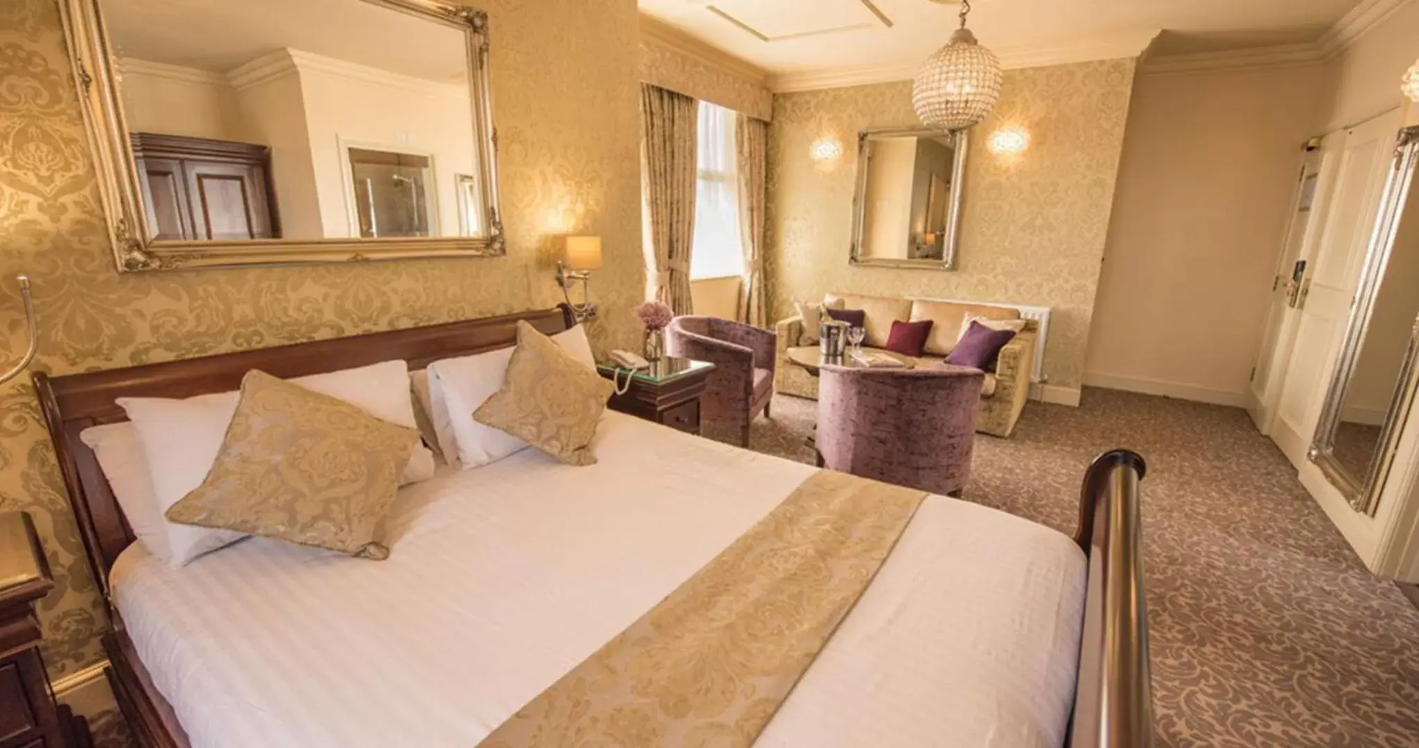 Executive Suite in Wherry Hotel Executive Suite in Wherry Hotel