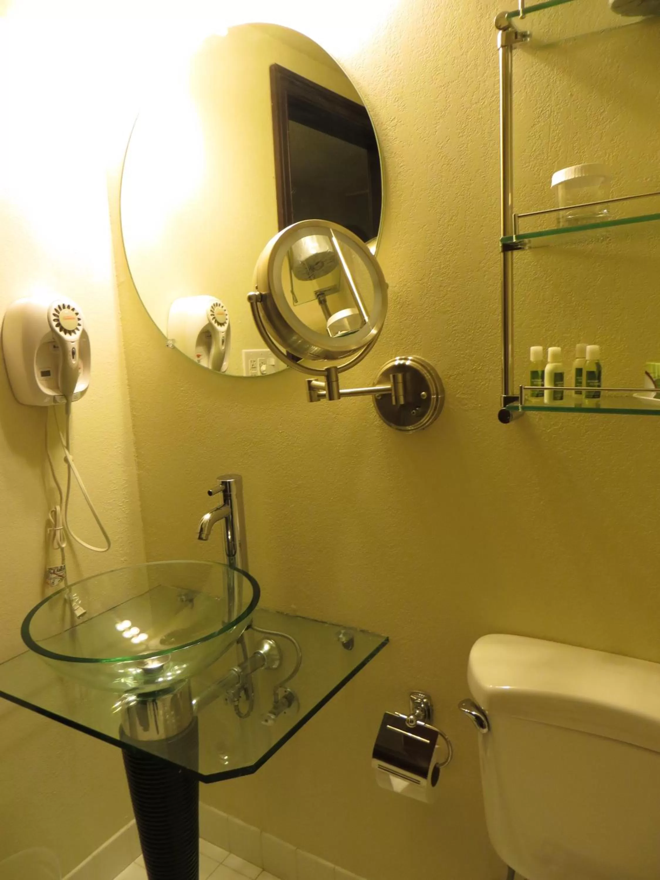 Bathroom in Mark Twain Hotel