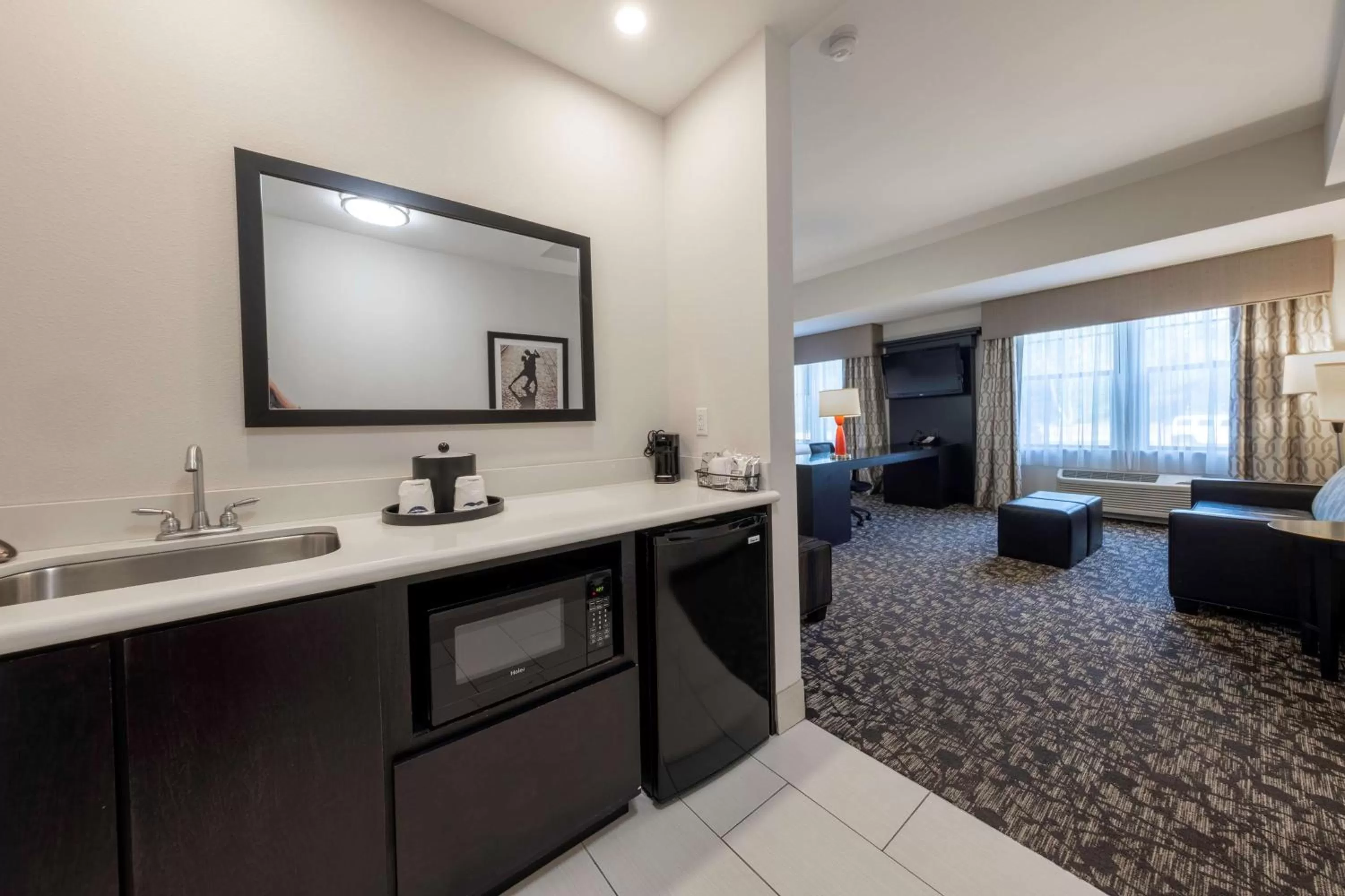 Bedroom in Hampton Inn & Suites DuPont