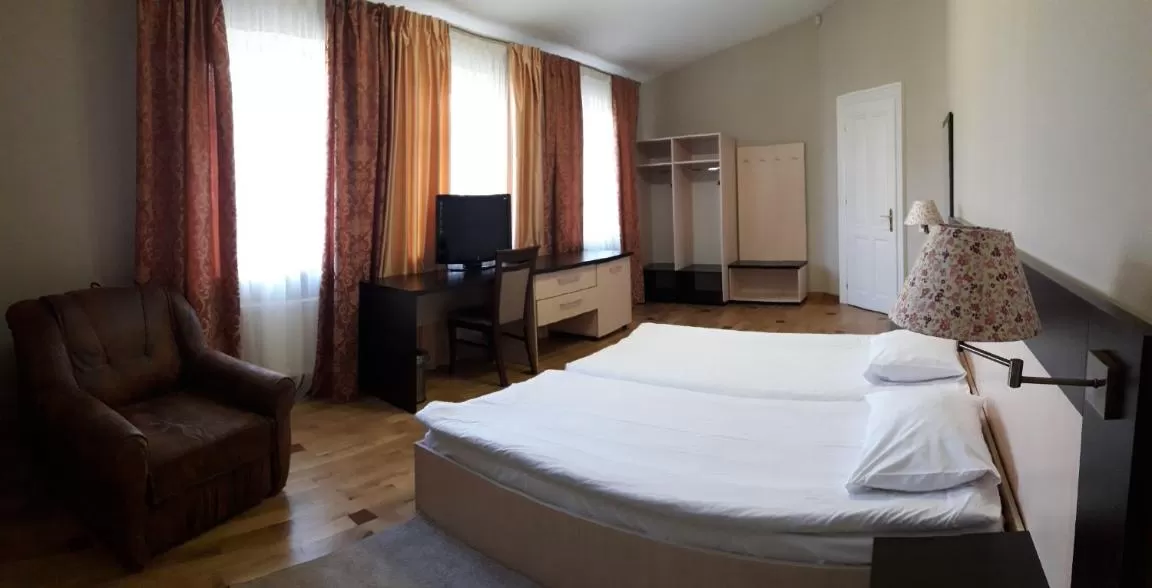 Mini-Hotel Under The Roof