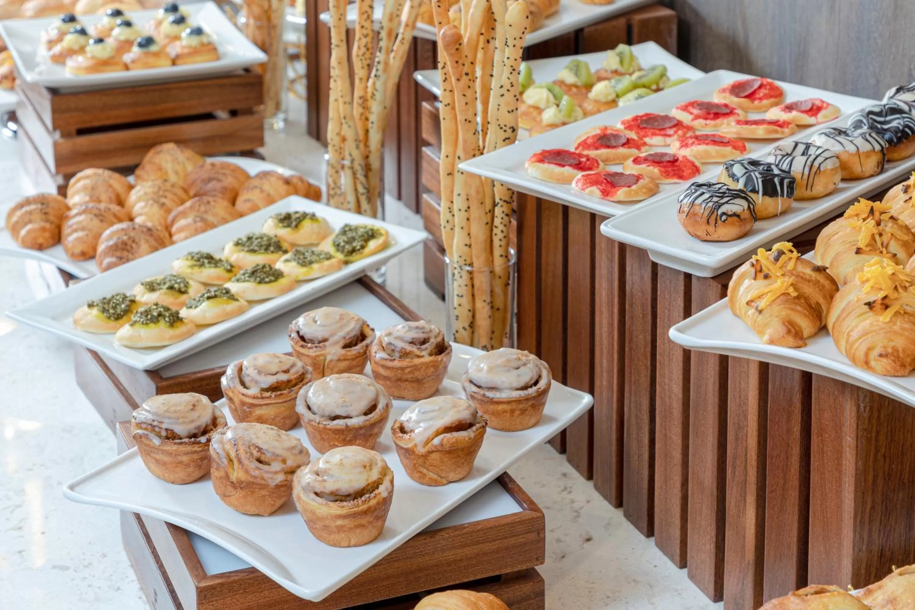 Restaurant/places to eat in Seven Gardens Hotel Al Narjis