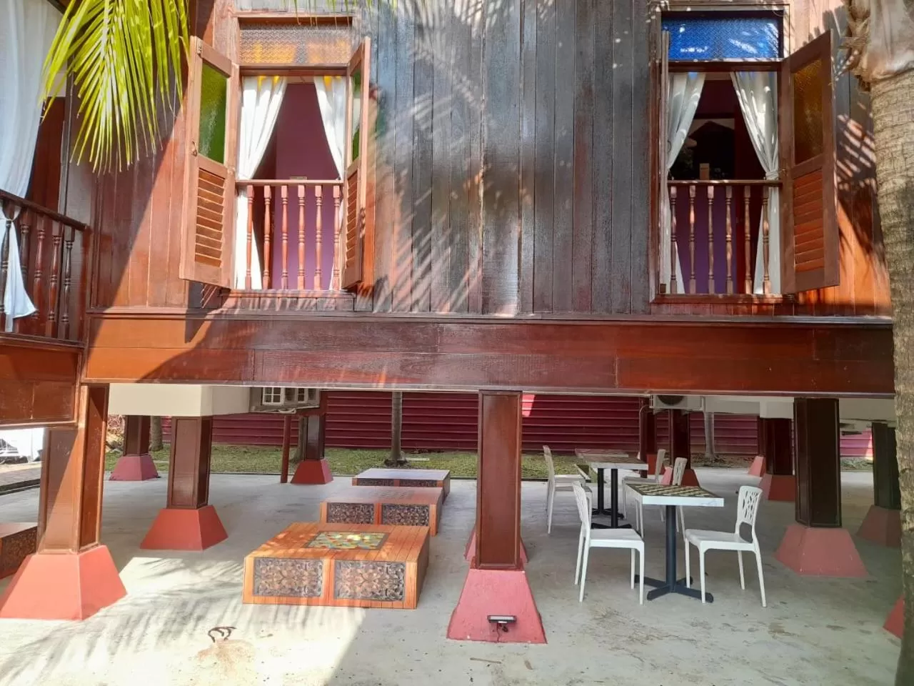 Restaurant/places to eat in MORTEN VILLA MELAKA