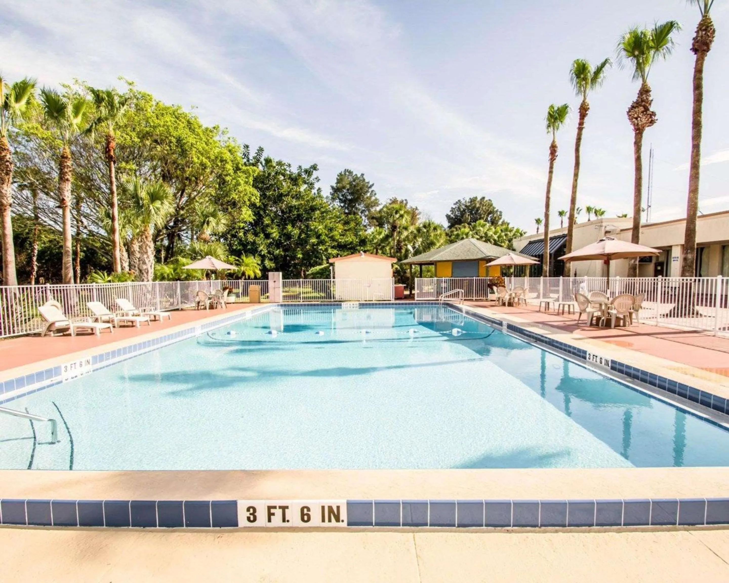 On site, Swimming Pool in Econo Lodge Port Canaveral Area
