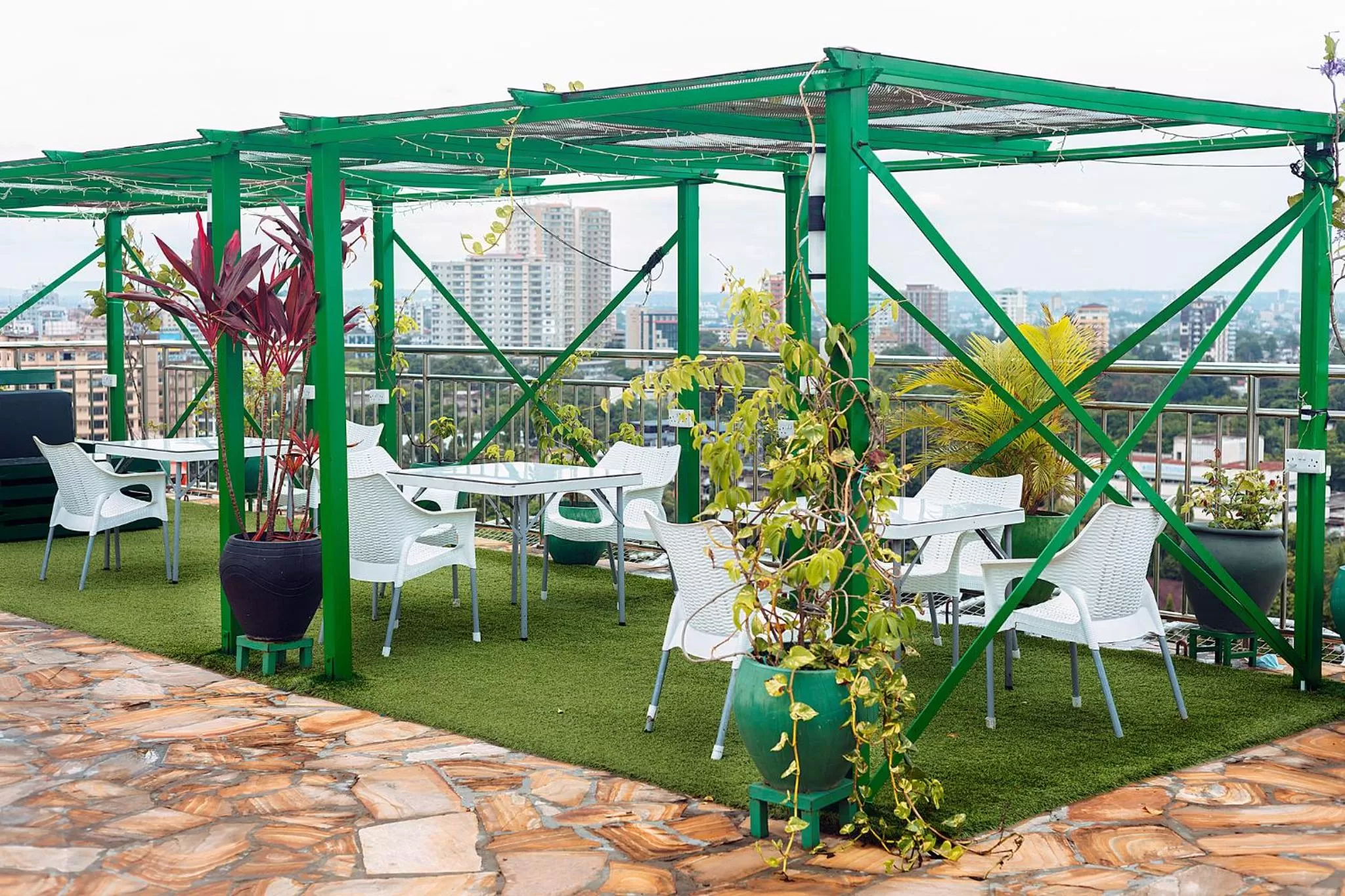 Restaurant/places to eat in Holiday Inn Dar Es Salaam by IHG