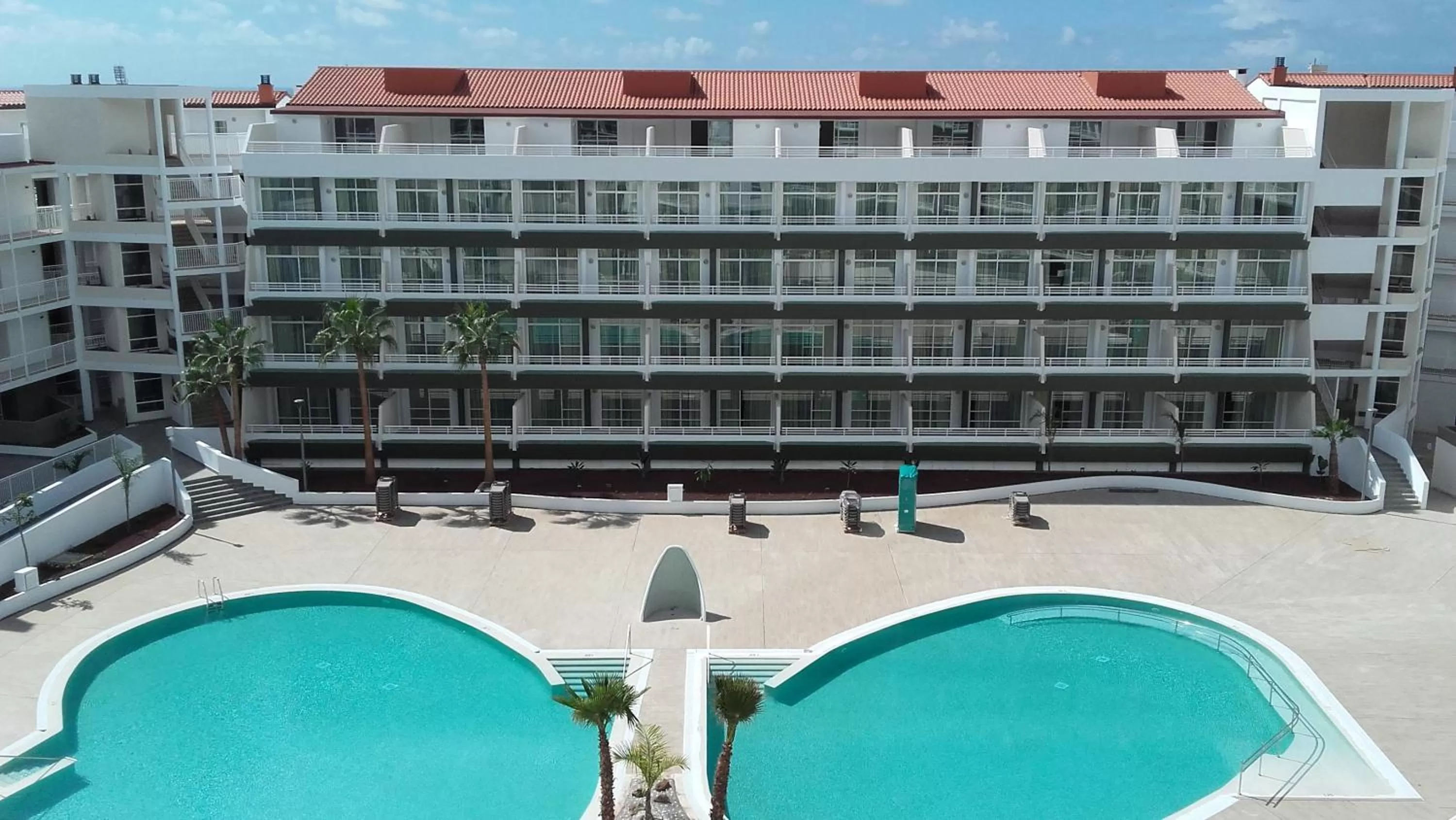 Swimming pool in Gara Suites Golf & Spa