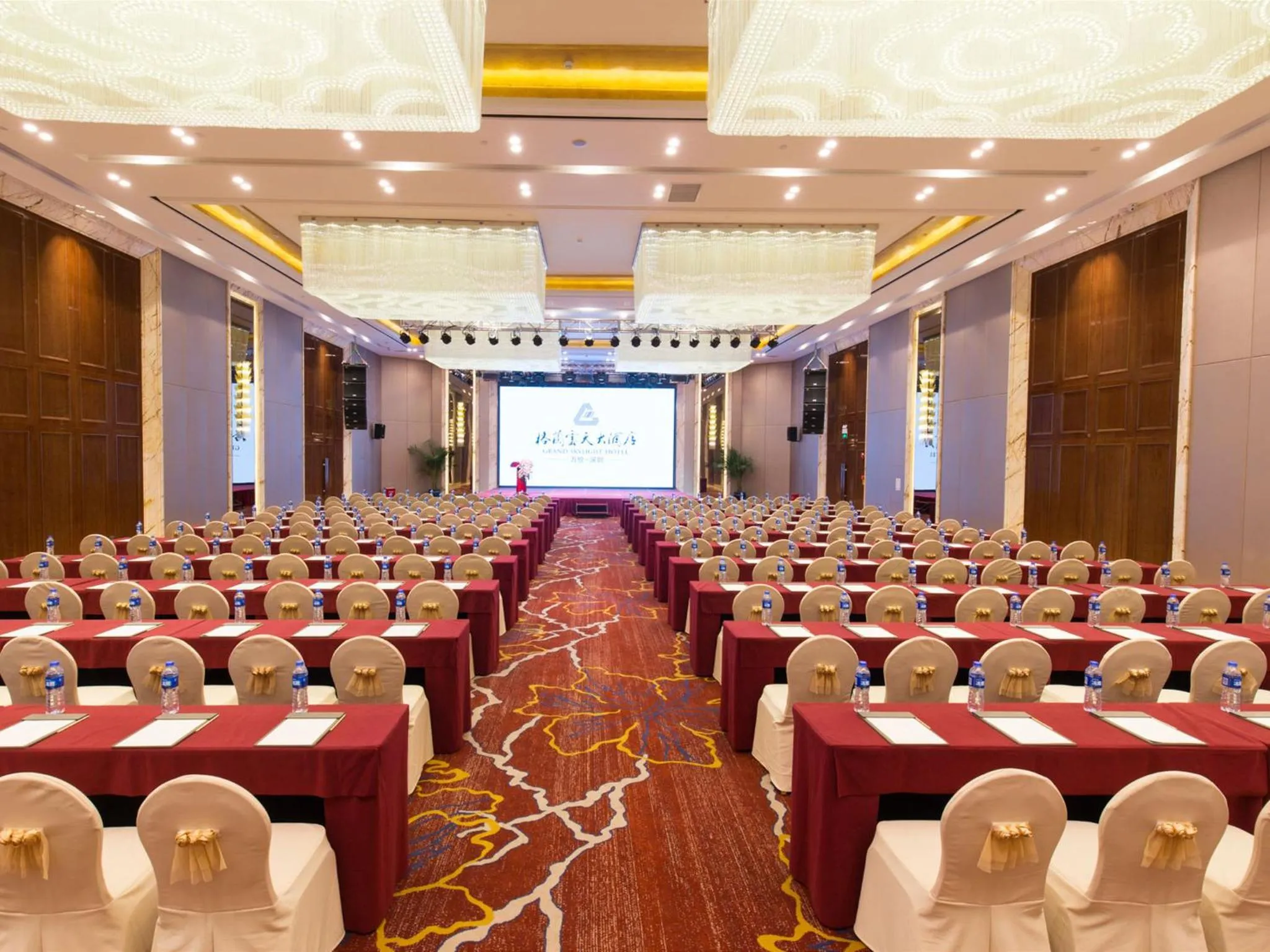 Meeting/conference room in Wan Yue Grand Skylight Hotel