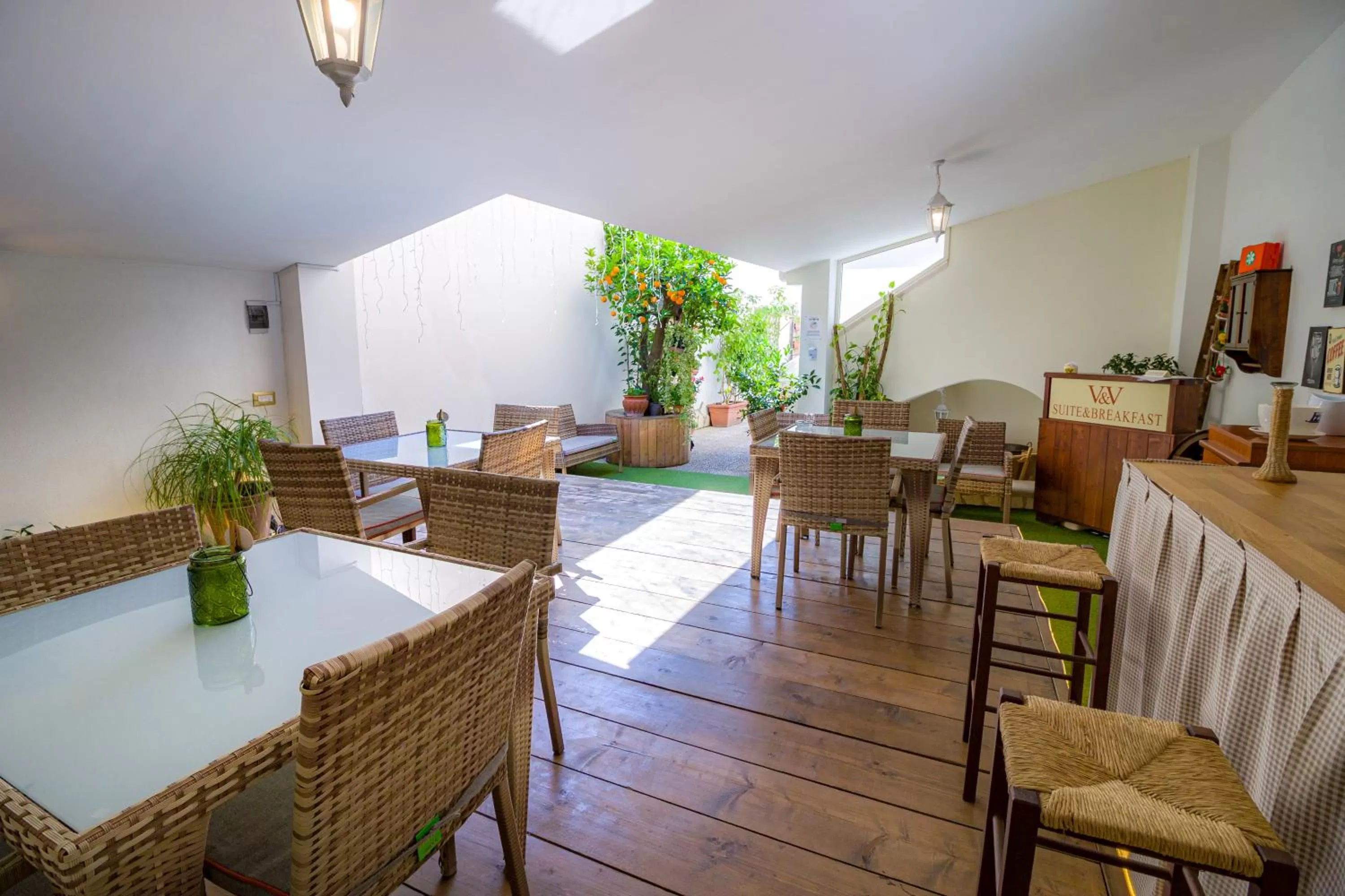 Restaurant/places to eat in V&V Suite & Breakfast