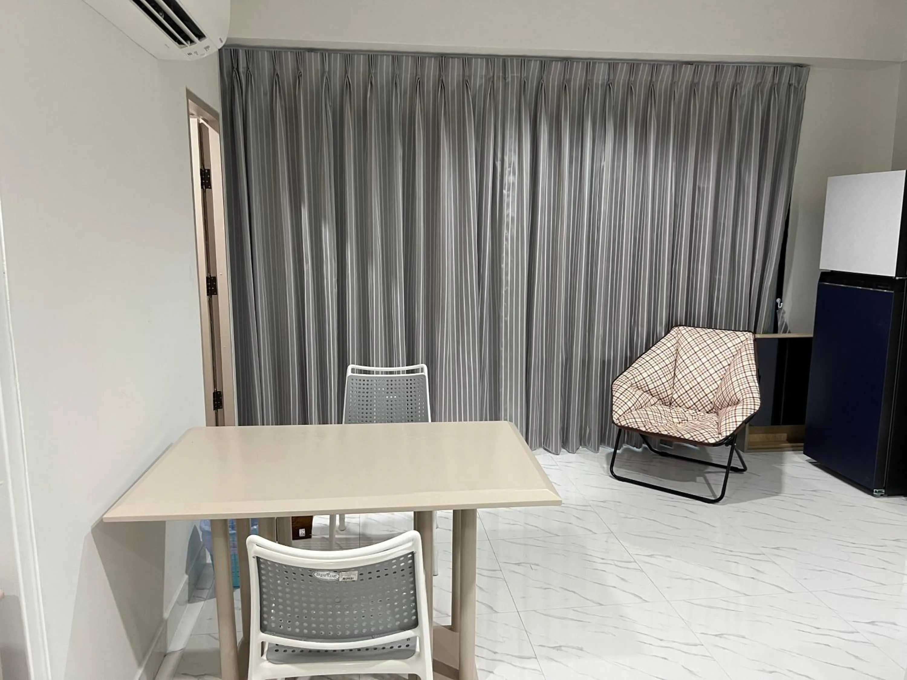 Seating area in Mall Suites Hotel